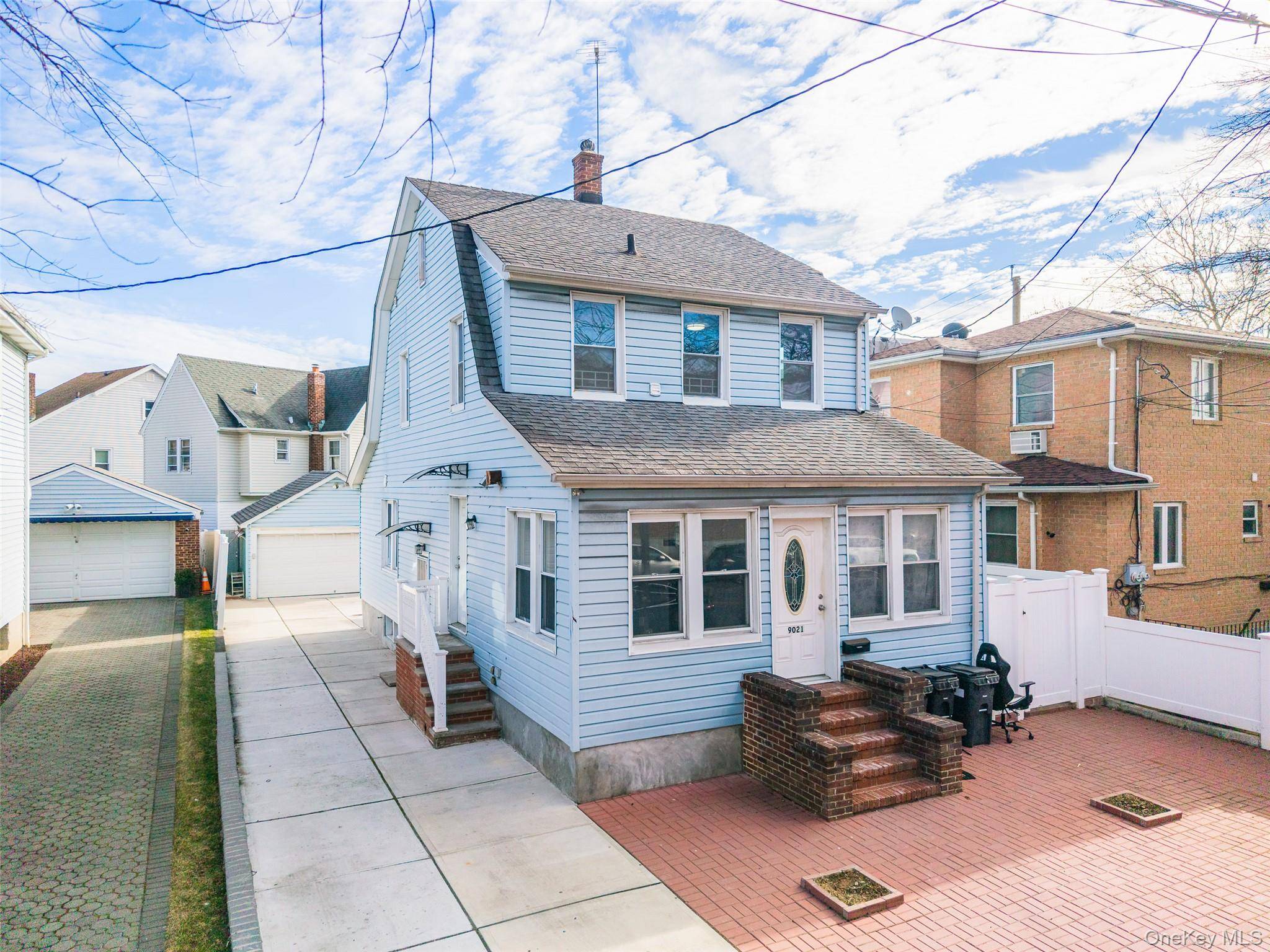 5 Bedroom Home for Sale in Queens Village - New York - USA - 3