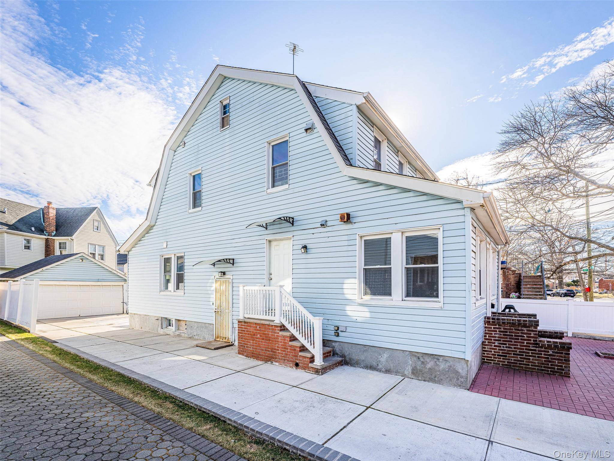 5 Bedroom Home for Sale in Queens Village - New York - USA - 5