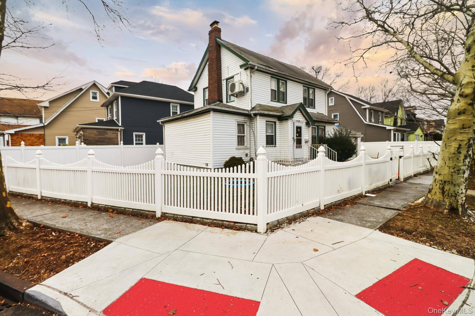 5 Bedroom Home for Sale in Queens Village - New York - USA - 2