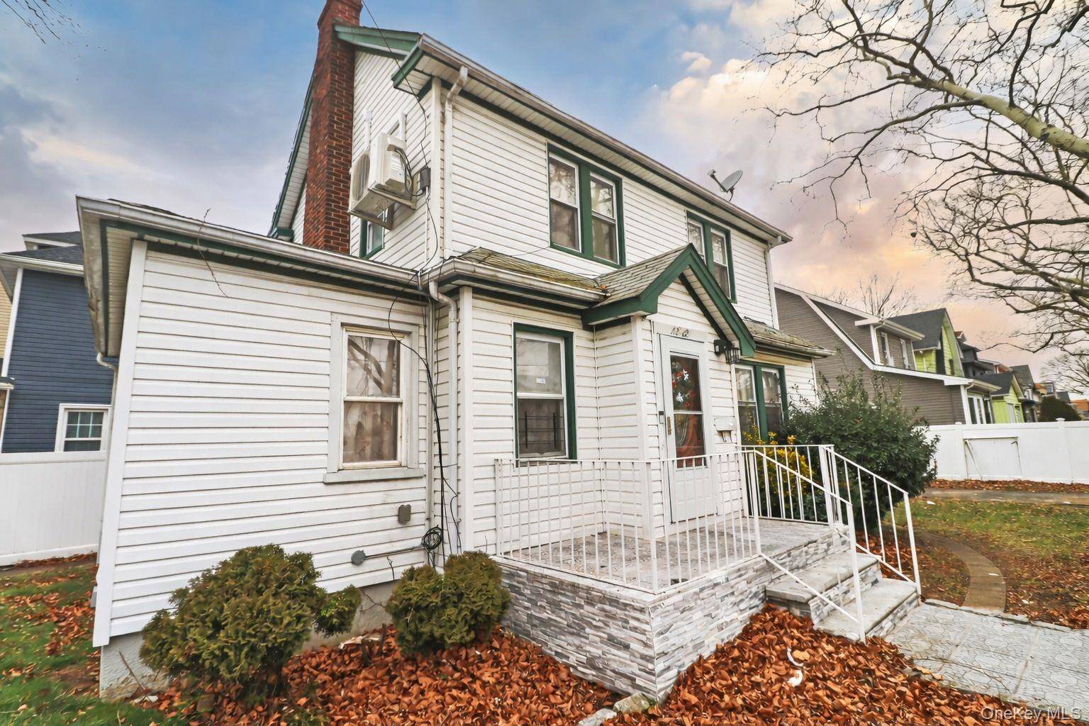 5 Bedroom Home for Sale in Queens Village - New York - USA - 3