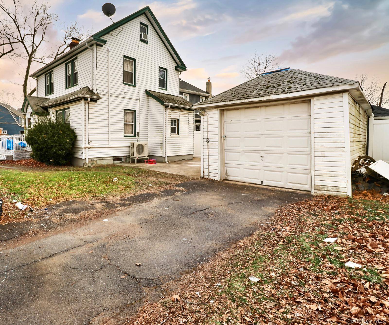 5 Bedroom Home for Sale in Queens Village - New York - USA - 4