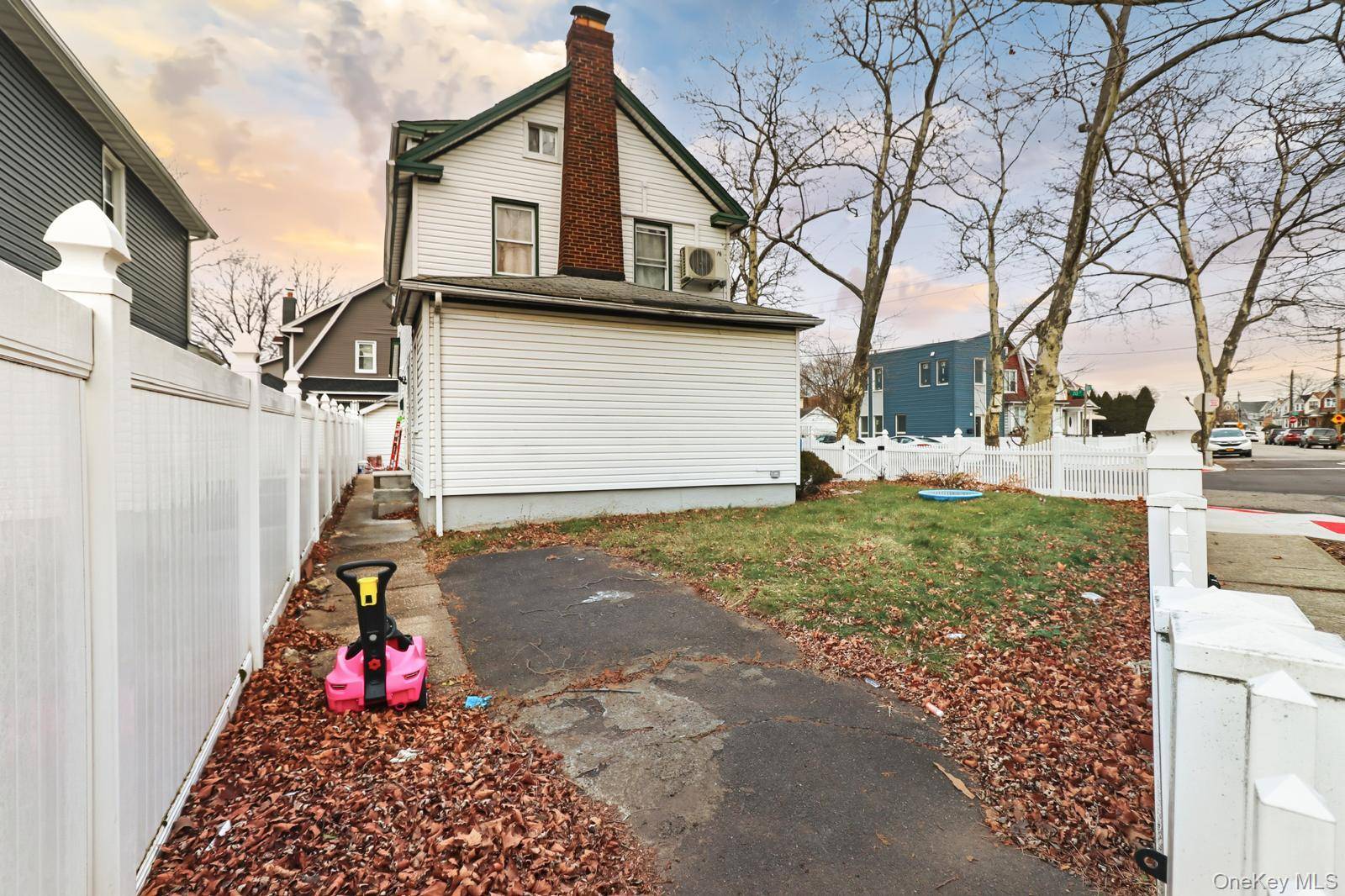 5 Bedroom Home for Sale in Queens Village - New York - USA - 6