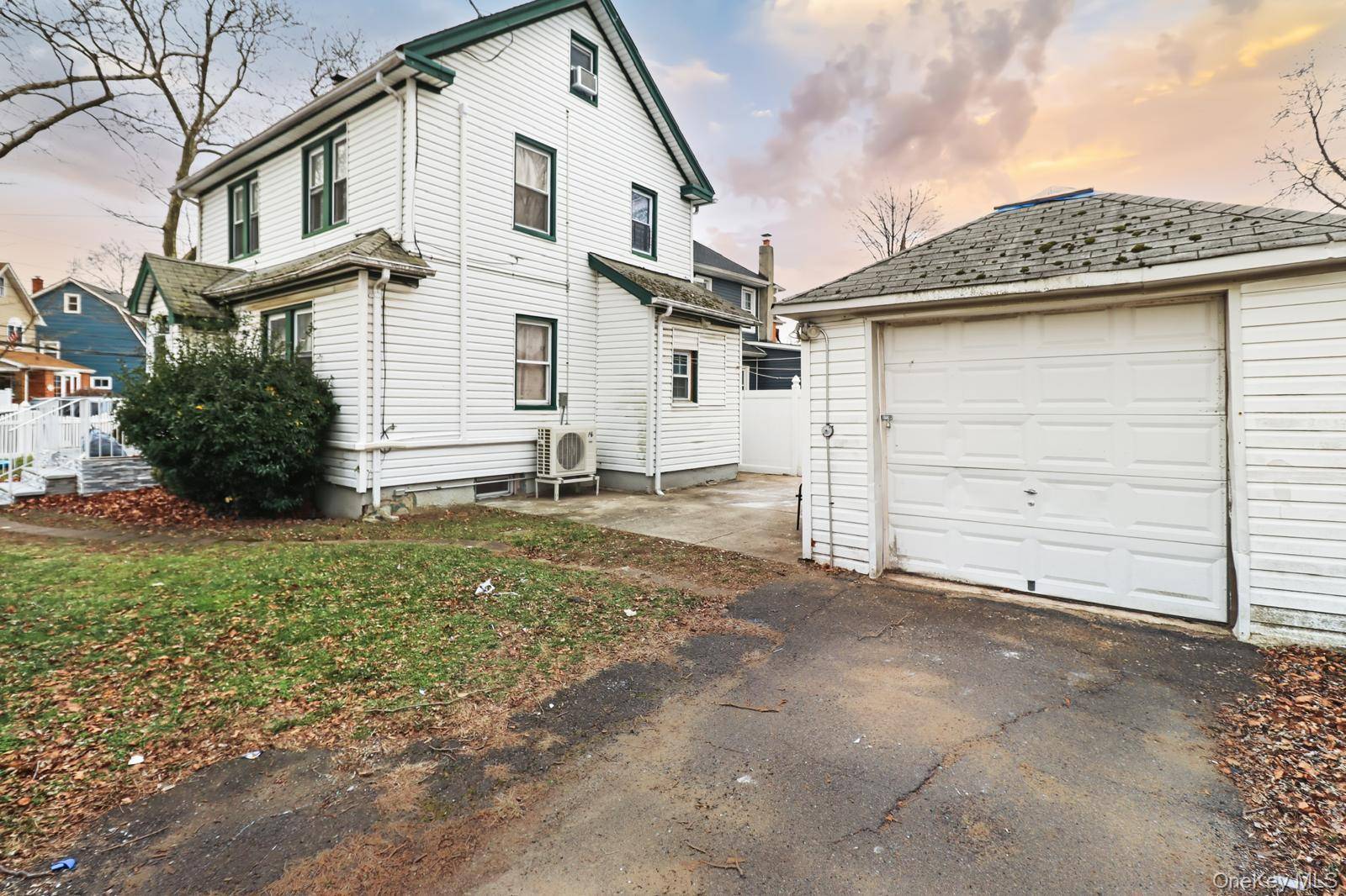 5 Bedroom Home for Sale in Queens Village - New York - USA - 8