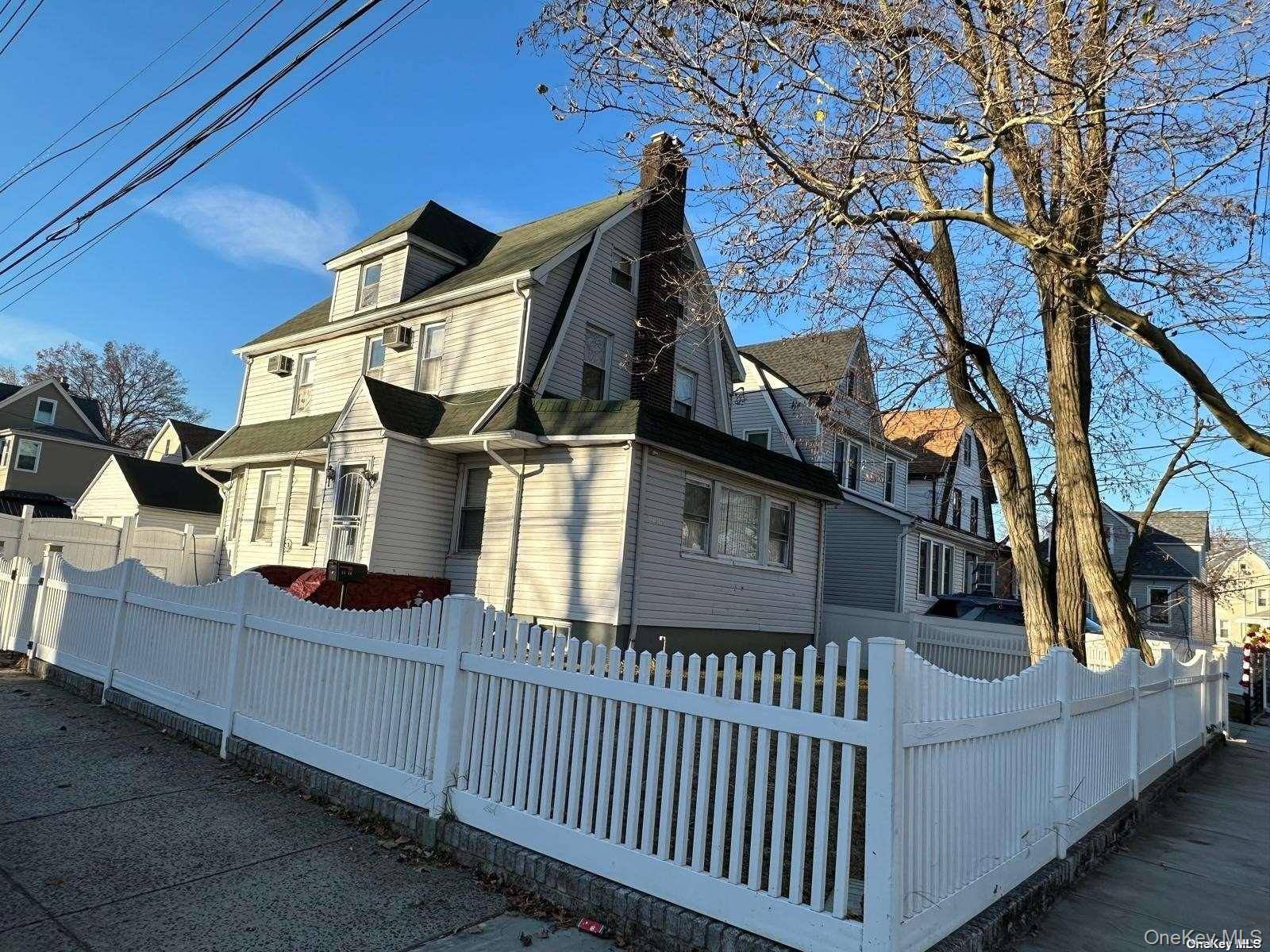 5 Bedroom Home for Sale in Queens Village - New York - USA - 3