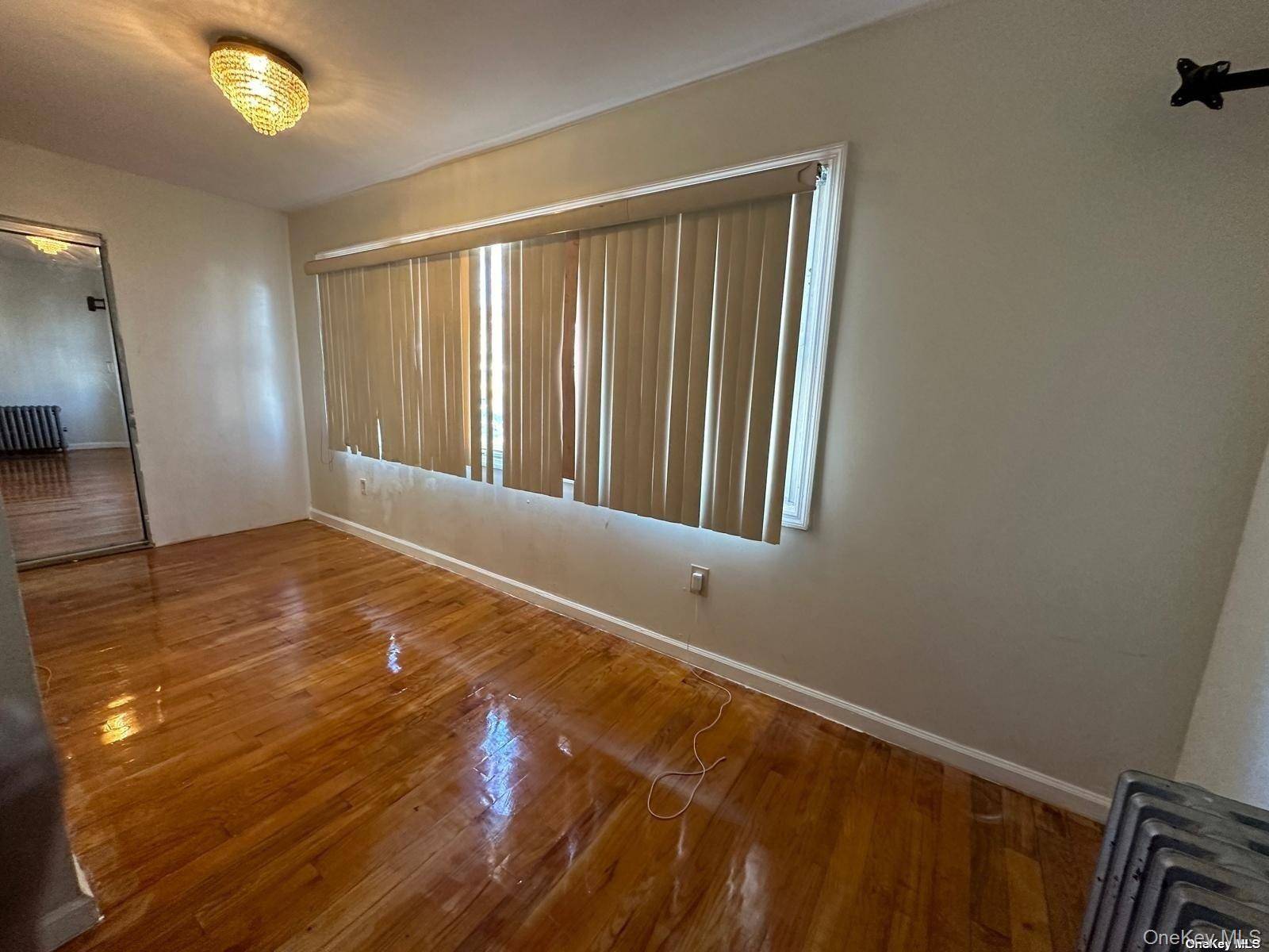 5 Bedroom Home for Sale in Queens Village - New York - USA - 4