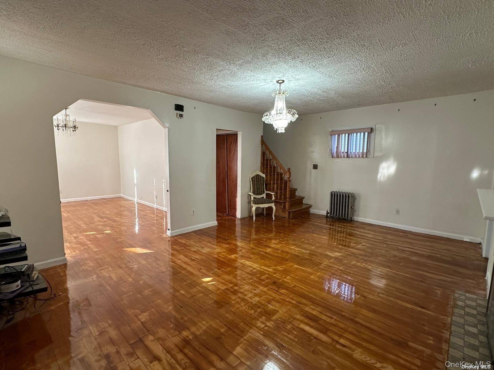 5 Bedroom Home for Sale in Queens Village - New York - USA - 5