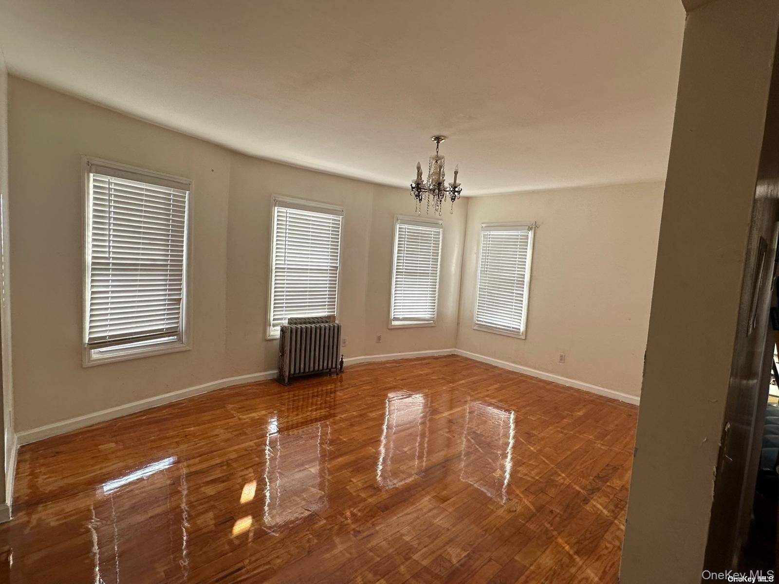 5 Bedroom Home for Sale in Queens Village - New York - USA - 6