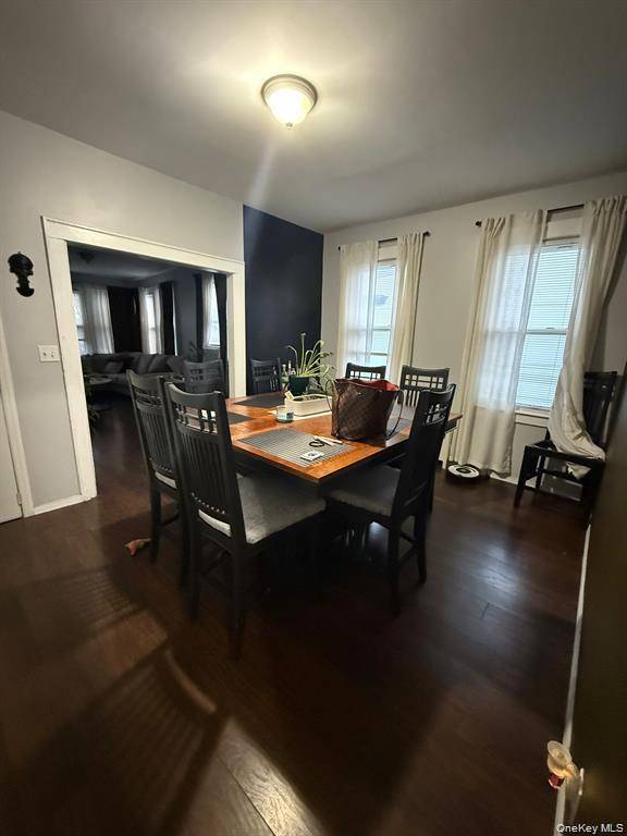 5 Bedroom Home for Sale in Queens Village - New York - USA - 2
