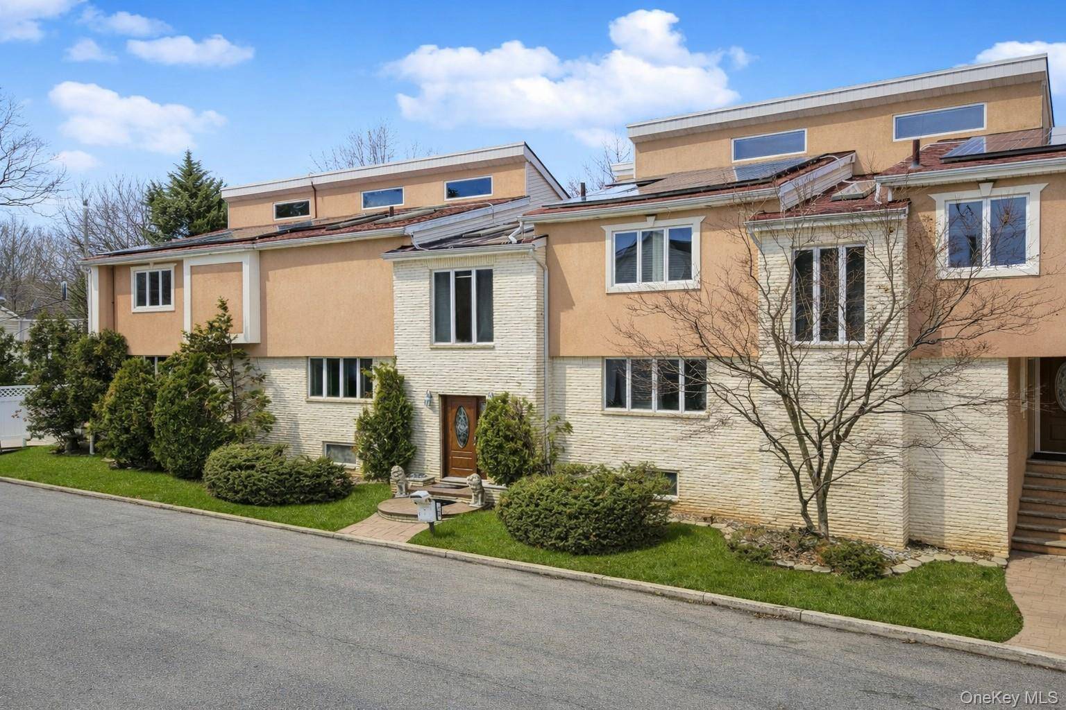 Casa com 5 Quartos à Venda em Staten Island - Nova Iorque - EUA - 1