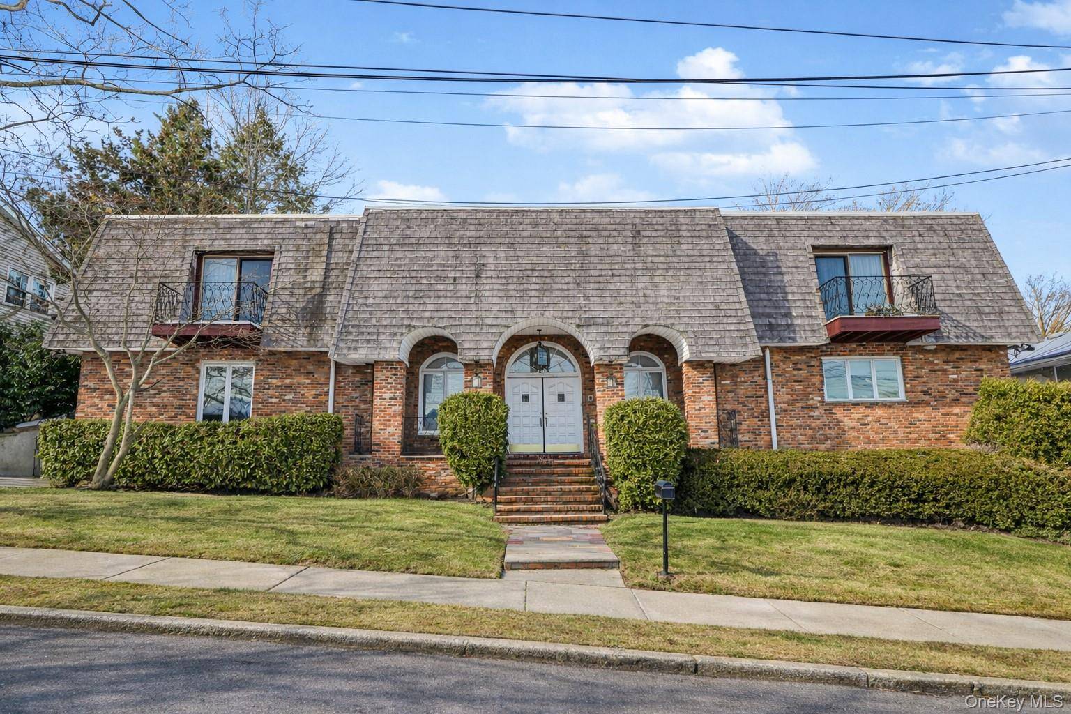 Casa com 5 Quartos à Venda em Staten Island - Nova Iorque - EUA - 1