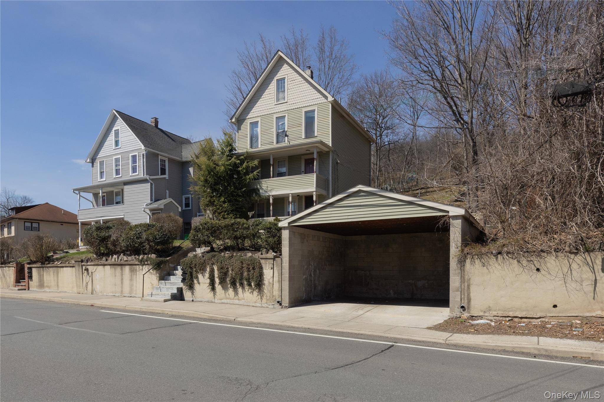Casa com 5 Quartos à Venda em Suffern - Nova Iorque - EUA - 1