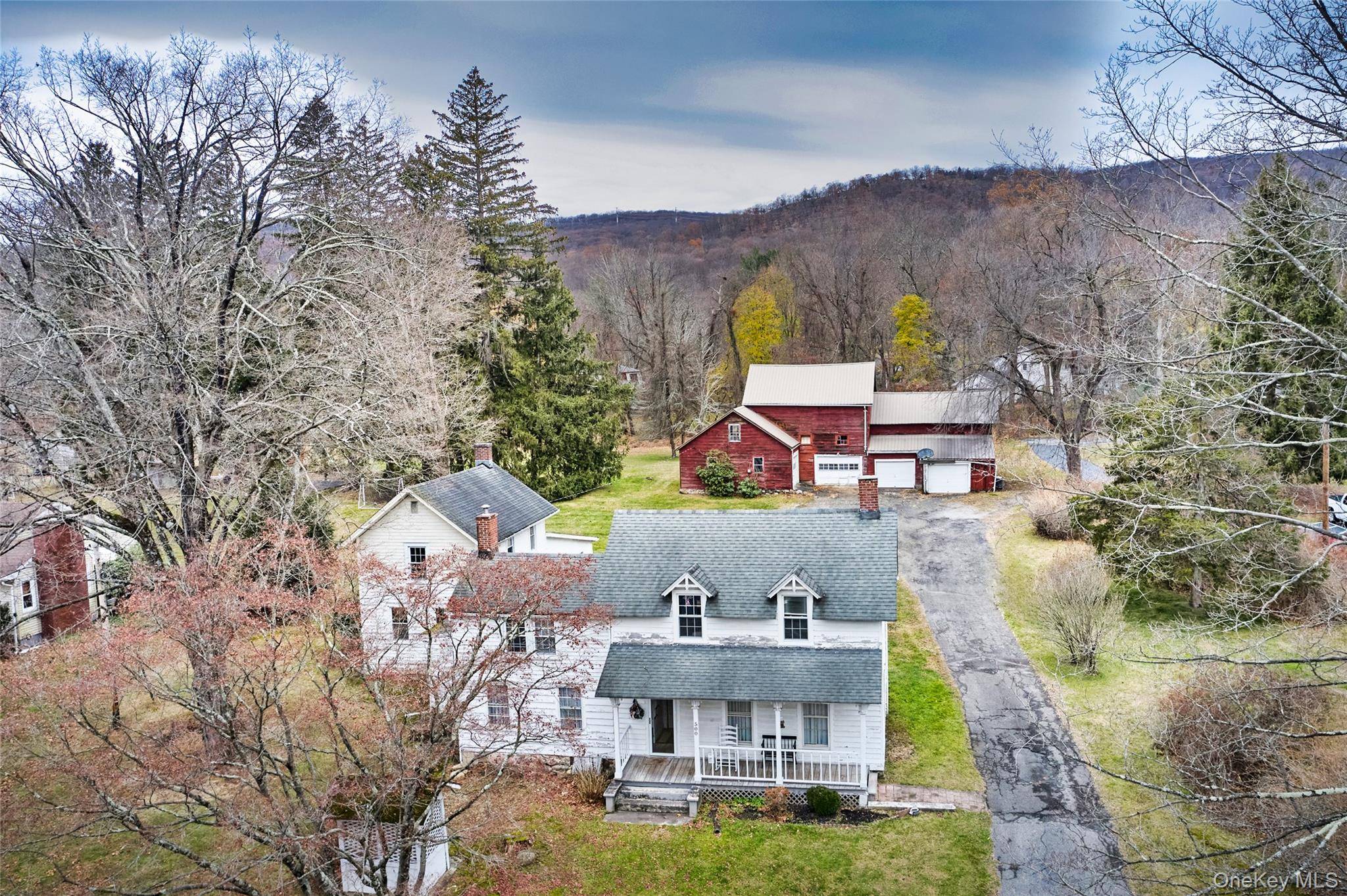 Casa com 5 Quartos à Venda em Suffern - Nova Iorque - EUA - 1