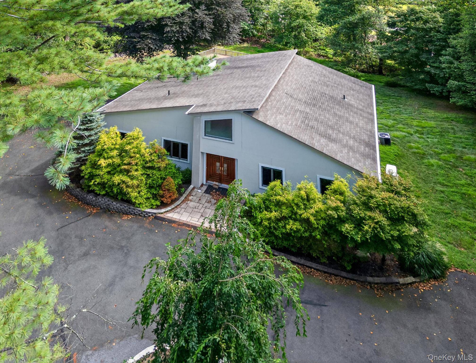 Casa com 5 Quartos à Venda em Suffern - Nova Iorque - EUA - 1