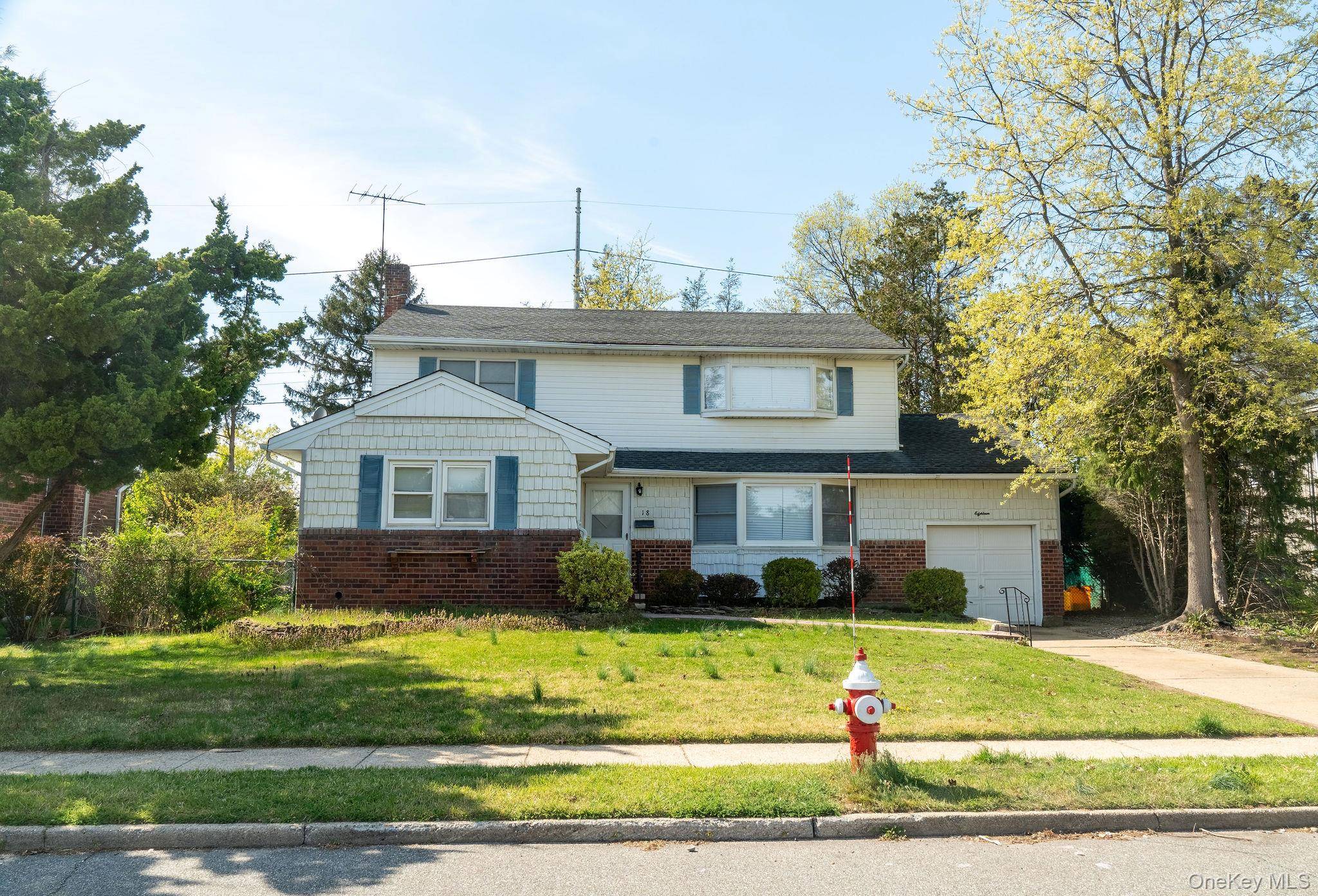 Hogar con 5 Dormitorios en Venta en Syosset - Nueva York - EE. UU. - 1