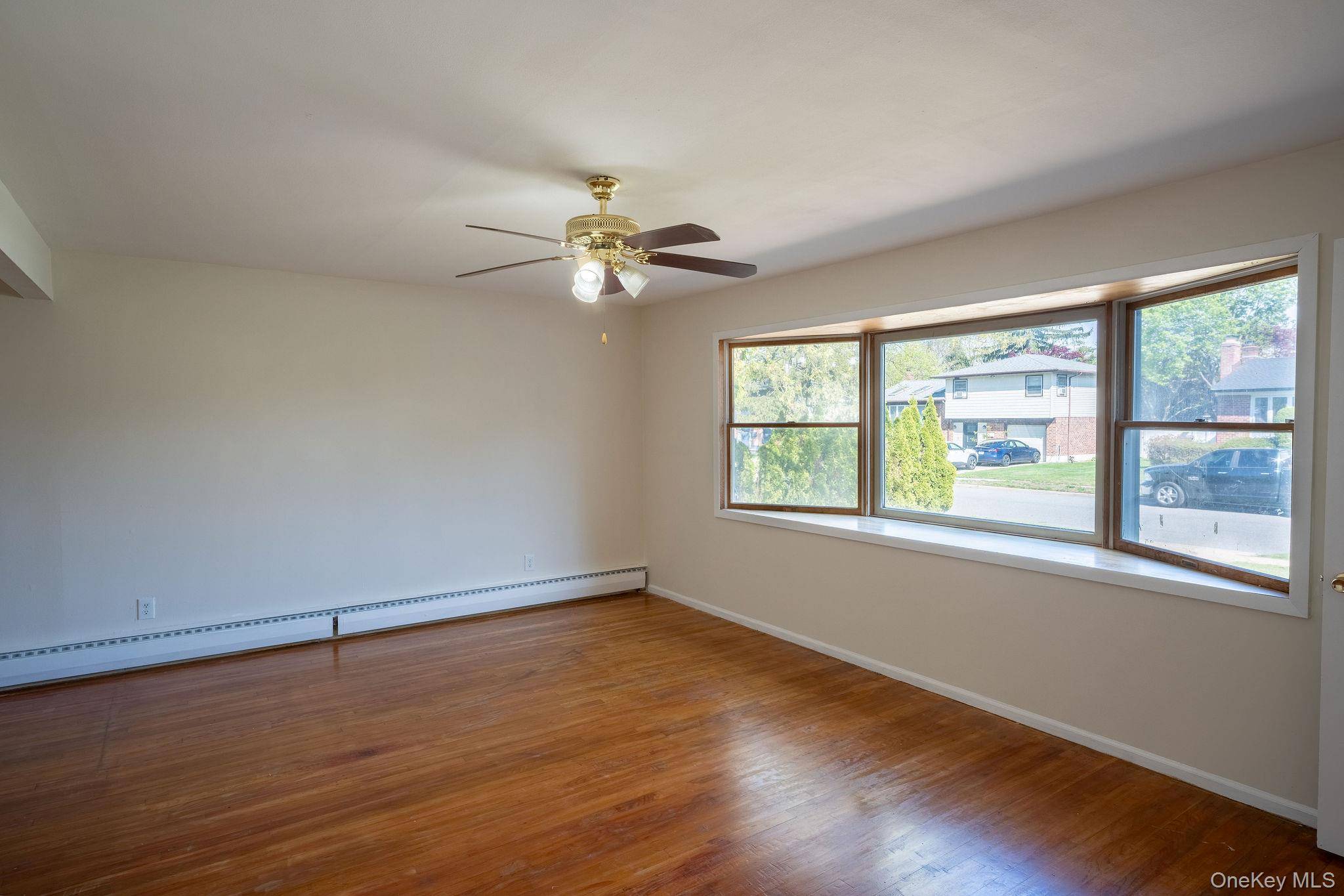 Hogar con 5 Dormitorios en Venta en Syosset - Nueva York - EE. UU. - 4