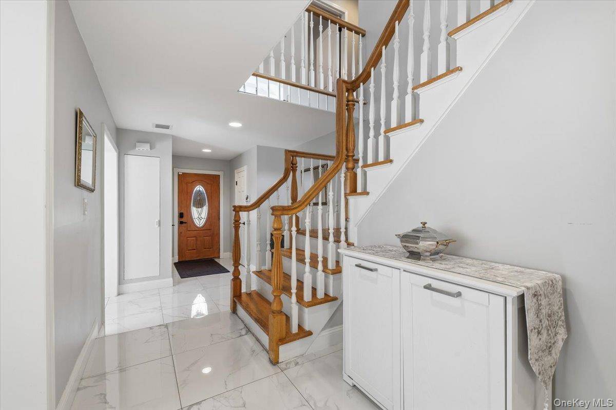 Hogar con 5 Dormitorios en Venta en Syosset - Nueva York - EE. UU. - 3
