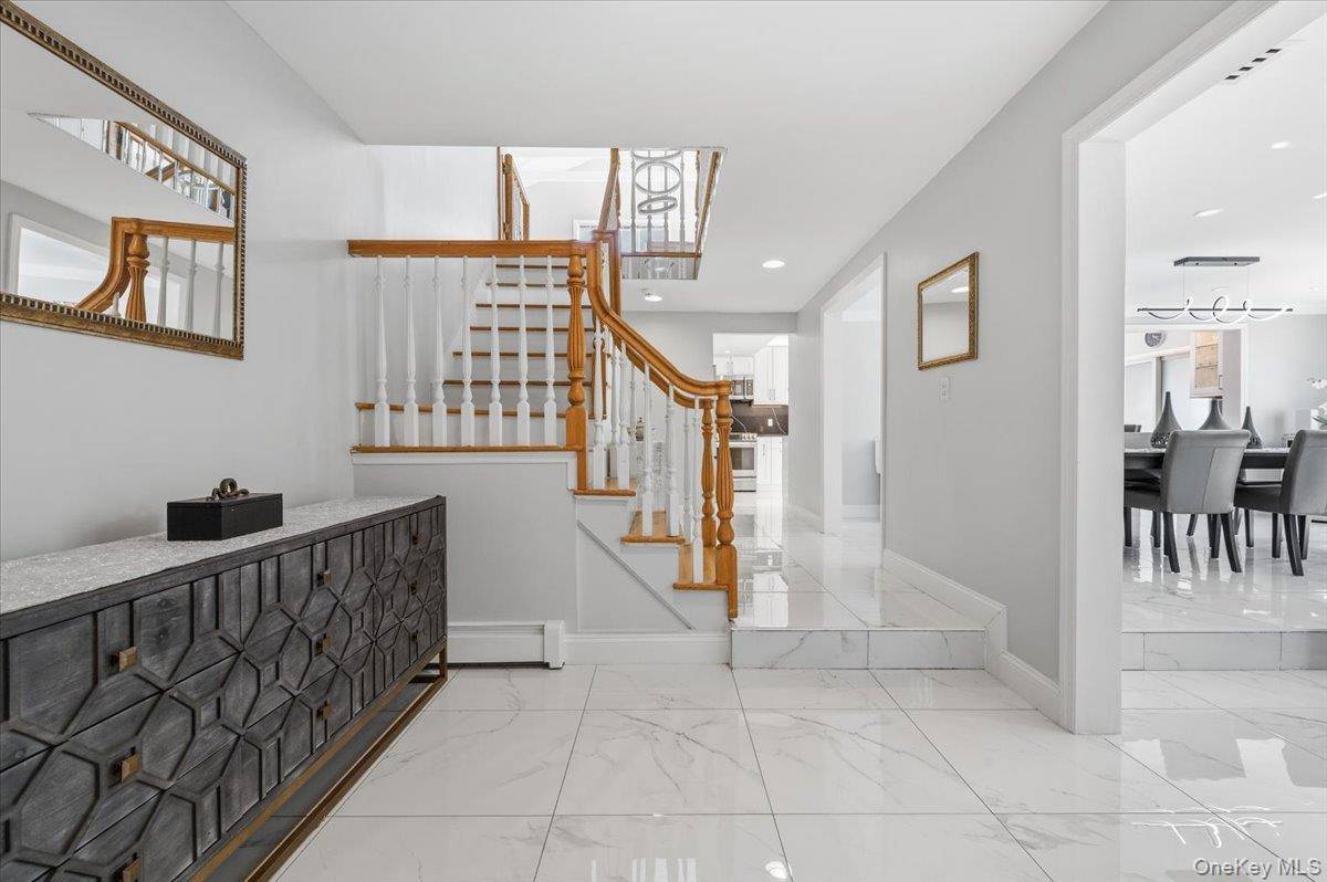 Hogar con 5 Dormitorios en Venta en Syosset - Nueva York - EE. UU. - 4
