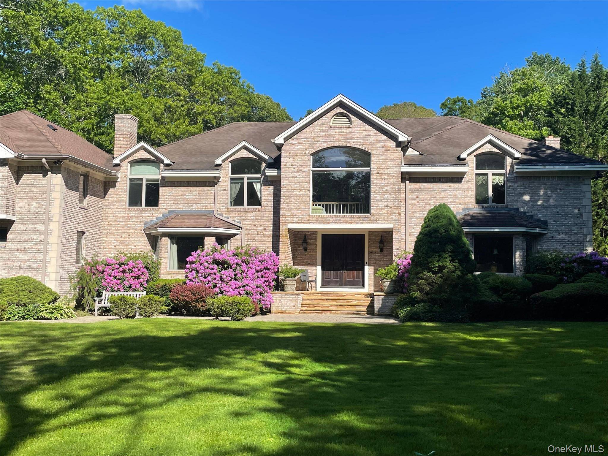 5 Bedroom Home for Sale in Syosset - New York - USA - 3