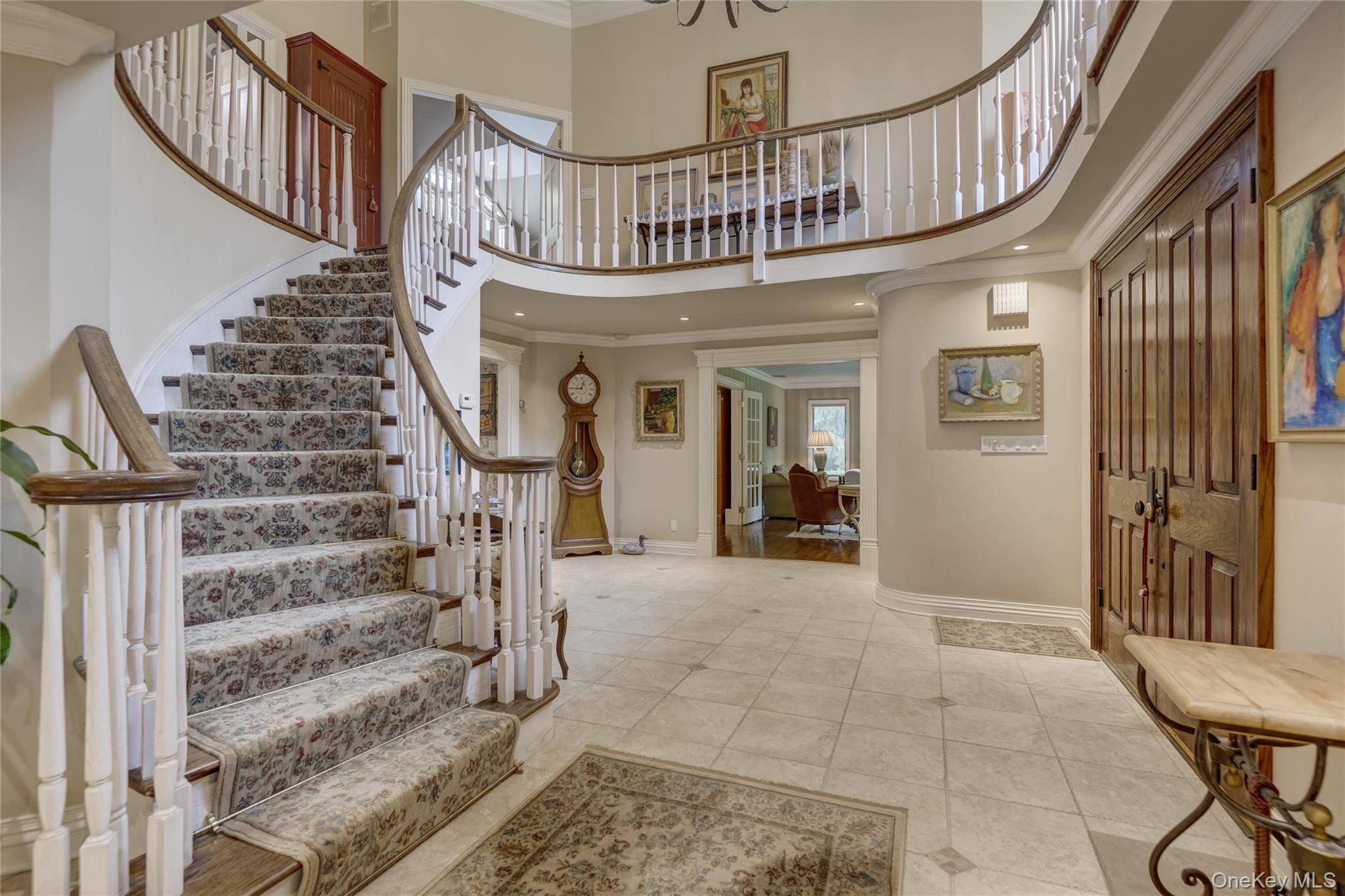 5 Bedroom Home for Sale in Syosset - New York - USA - 4