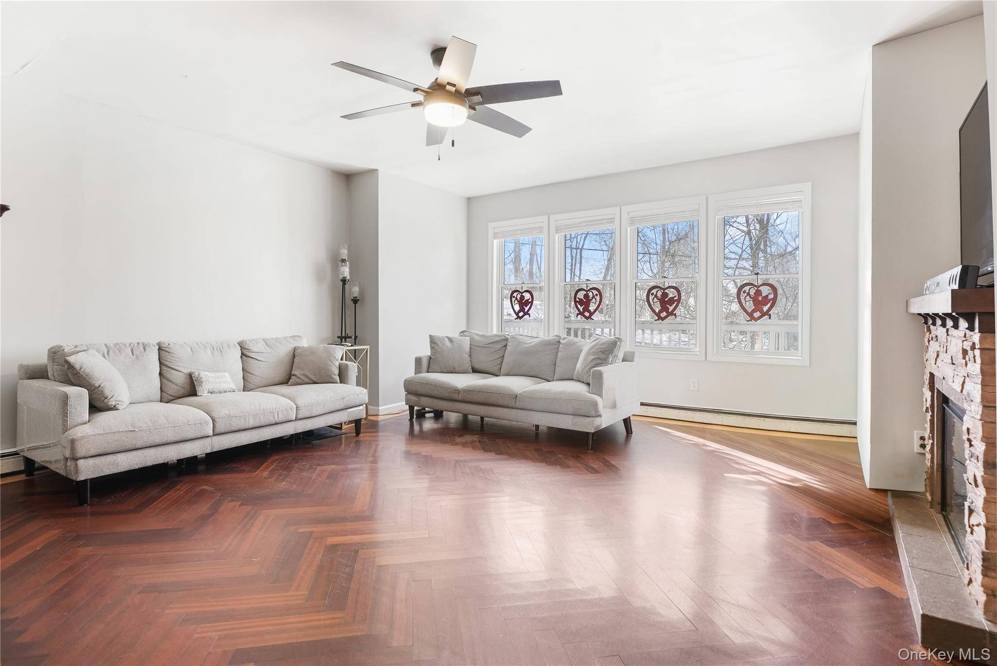 5 Bedroom Home for Sale in Warwick - New York - USA - 8