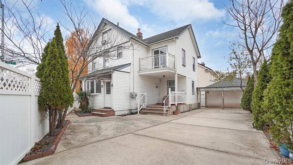 6 Bedroom Home for Sale in Queens Village - New York - USA - 3