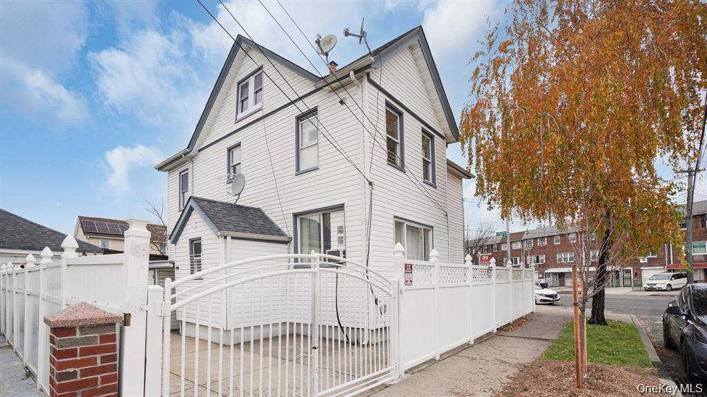 6 Bedroom Home for Sale in Queens Village - New York - USA - 4