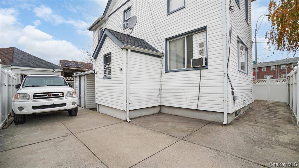 6 Bedroom Home for Sale in Queens Village - New York - USA - 5