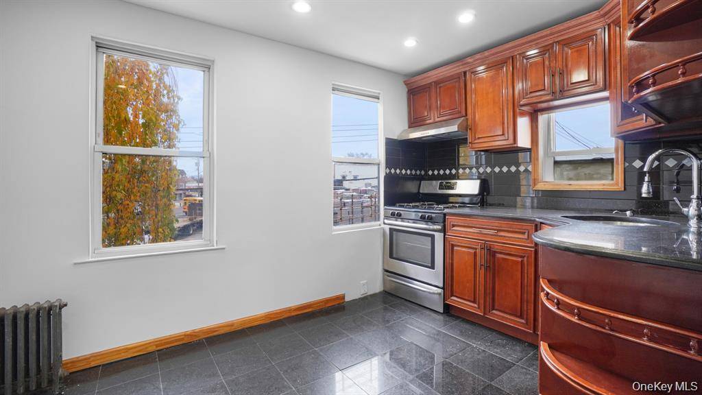 6 Bedroom Home for Sale in Queens Village - New York - USA - 6