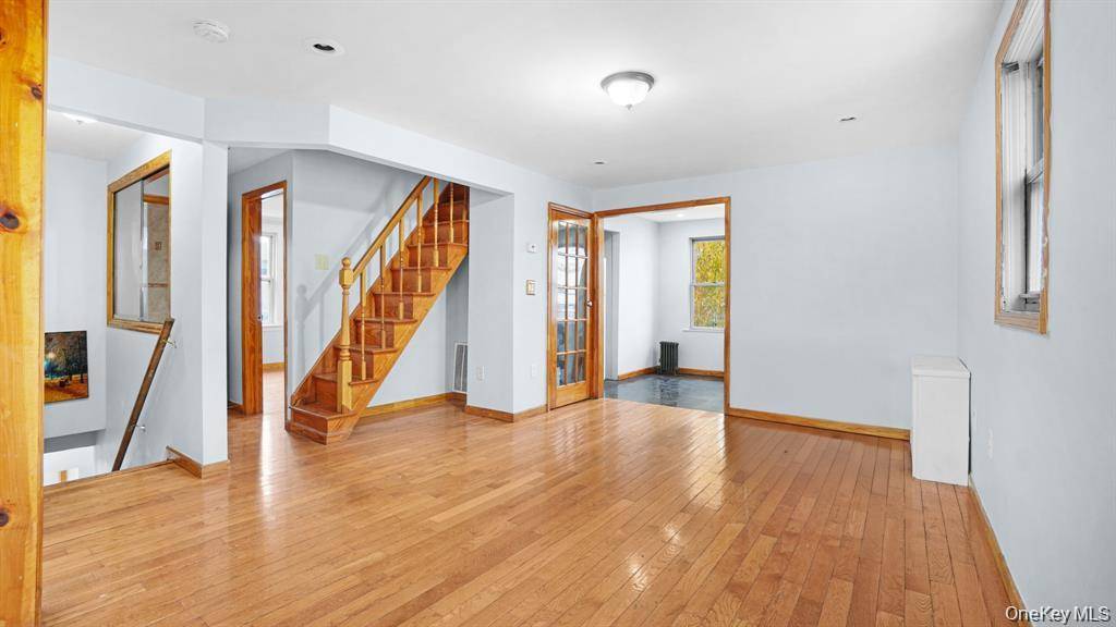6 Bedroom Home for Sale in Queens Village - New York - USA - 7