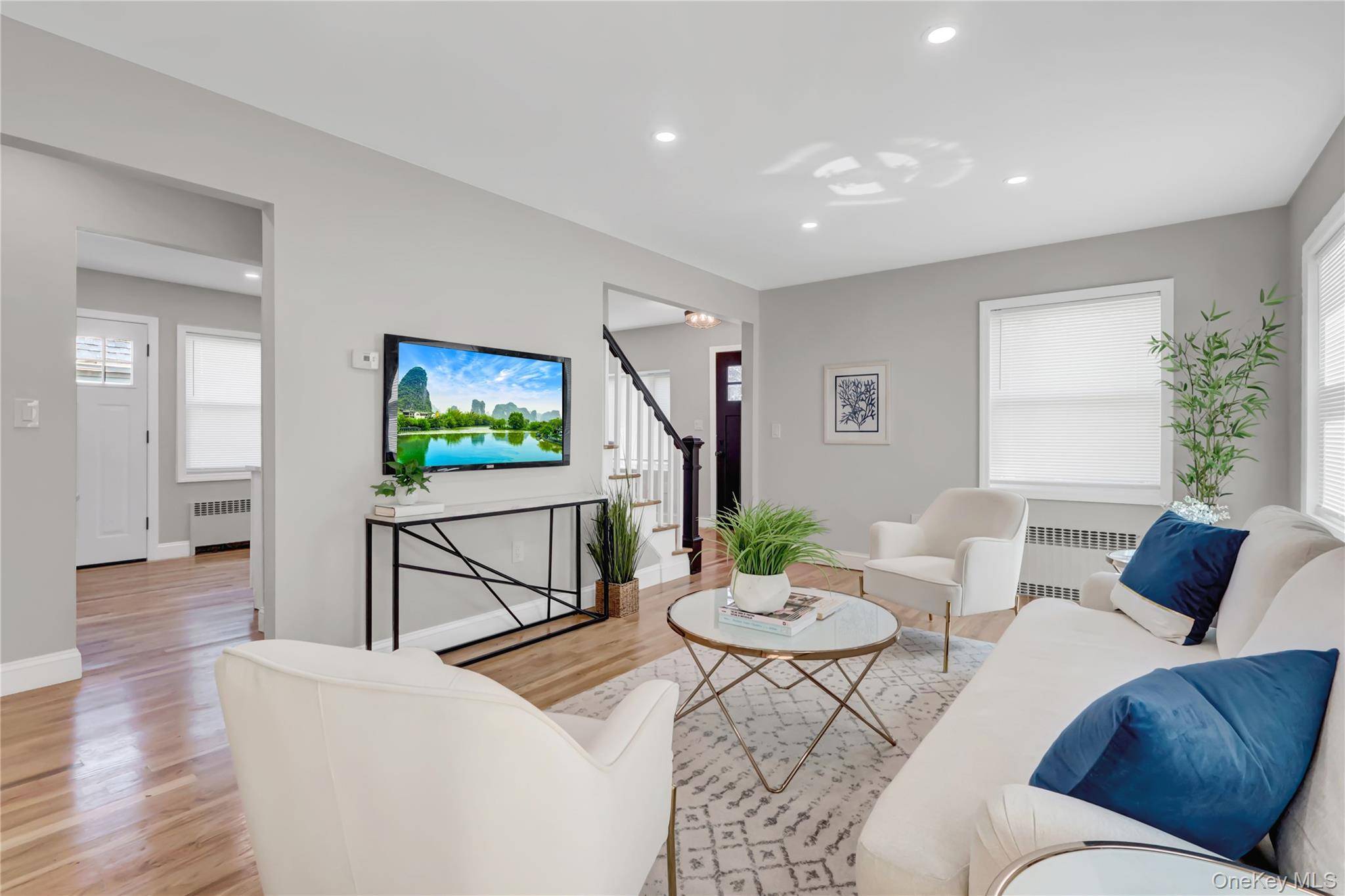6 Bedroom Home for Sale in Queens Village - New York - USA - 2