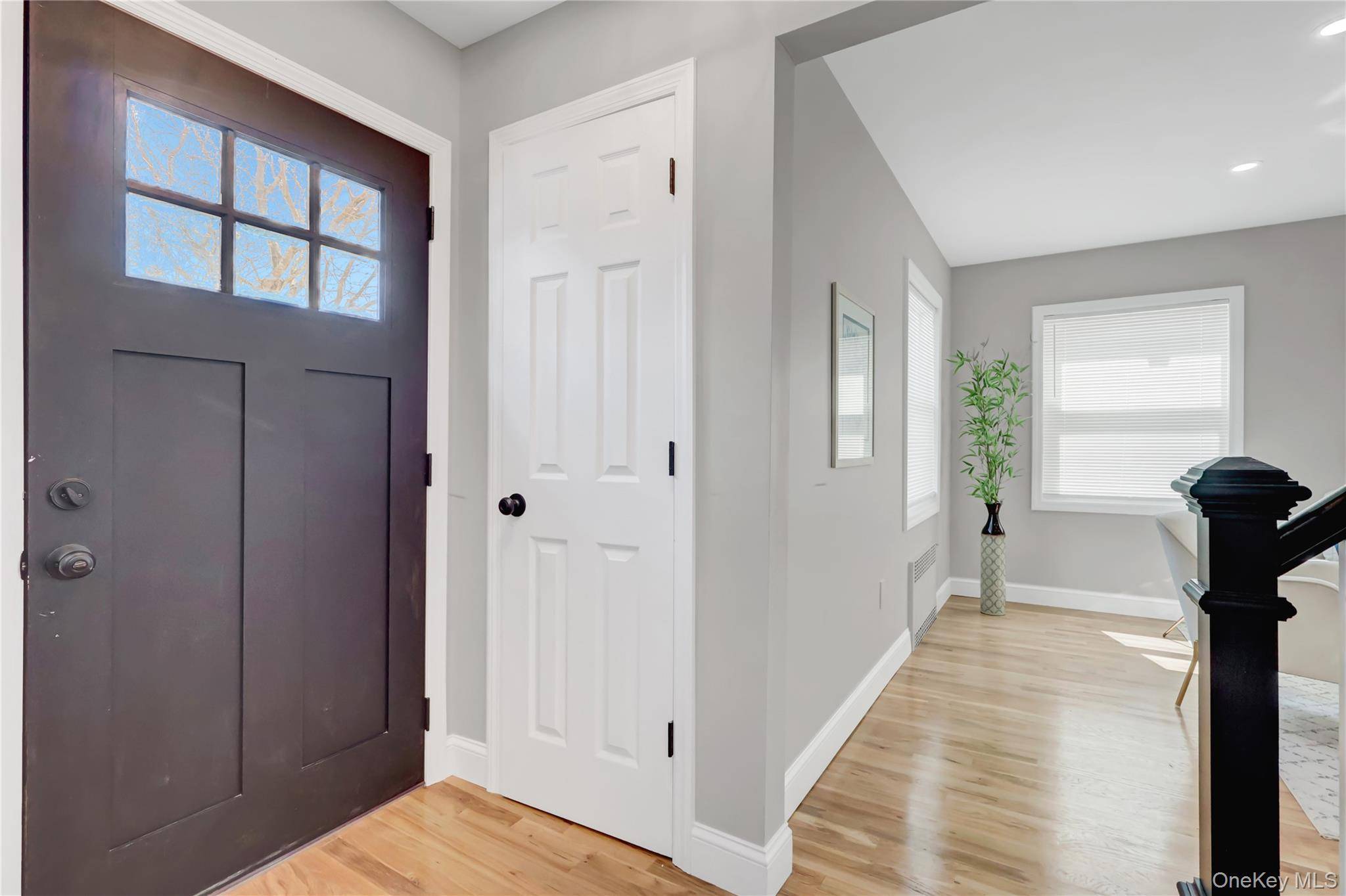 6 Bedroom Home for Sale in Queens Village - New York - USA - 3
