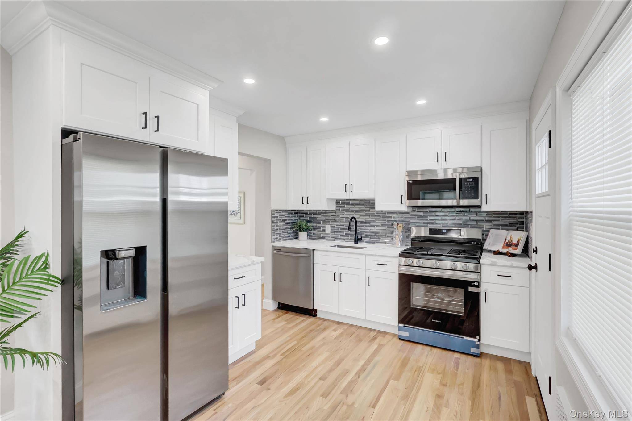 6 Bedroom Home for Sale in Queens Village - New York - USA - 6