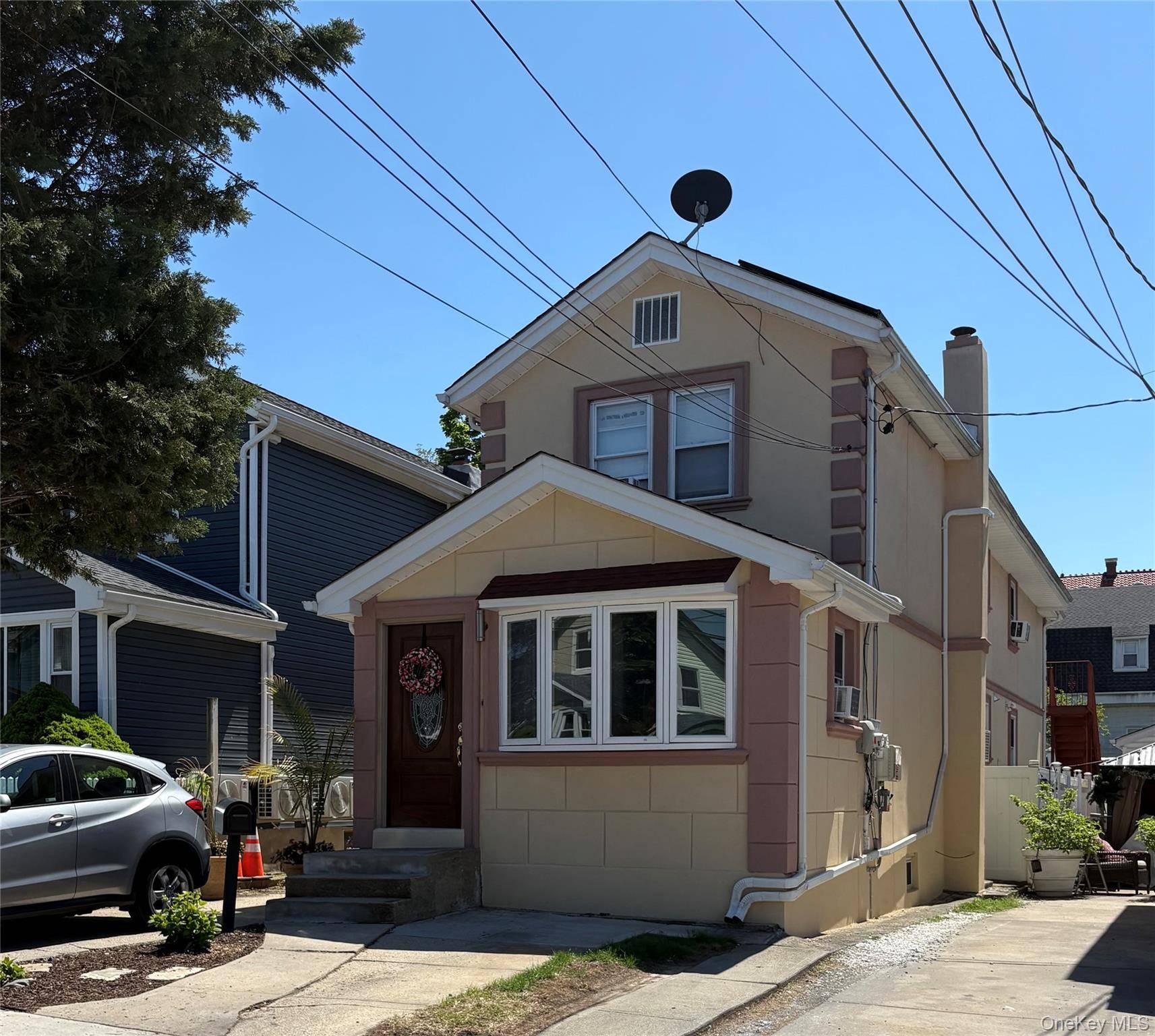 Casa com 6 Quartos à Venda em Queens Village - Nova Iorque - EUA - 1