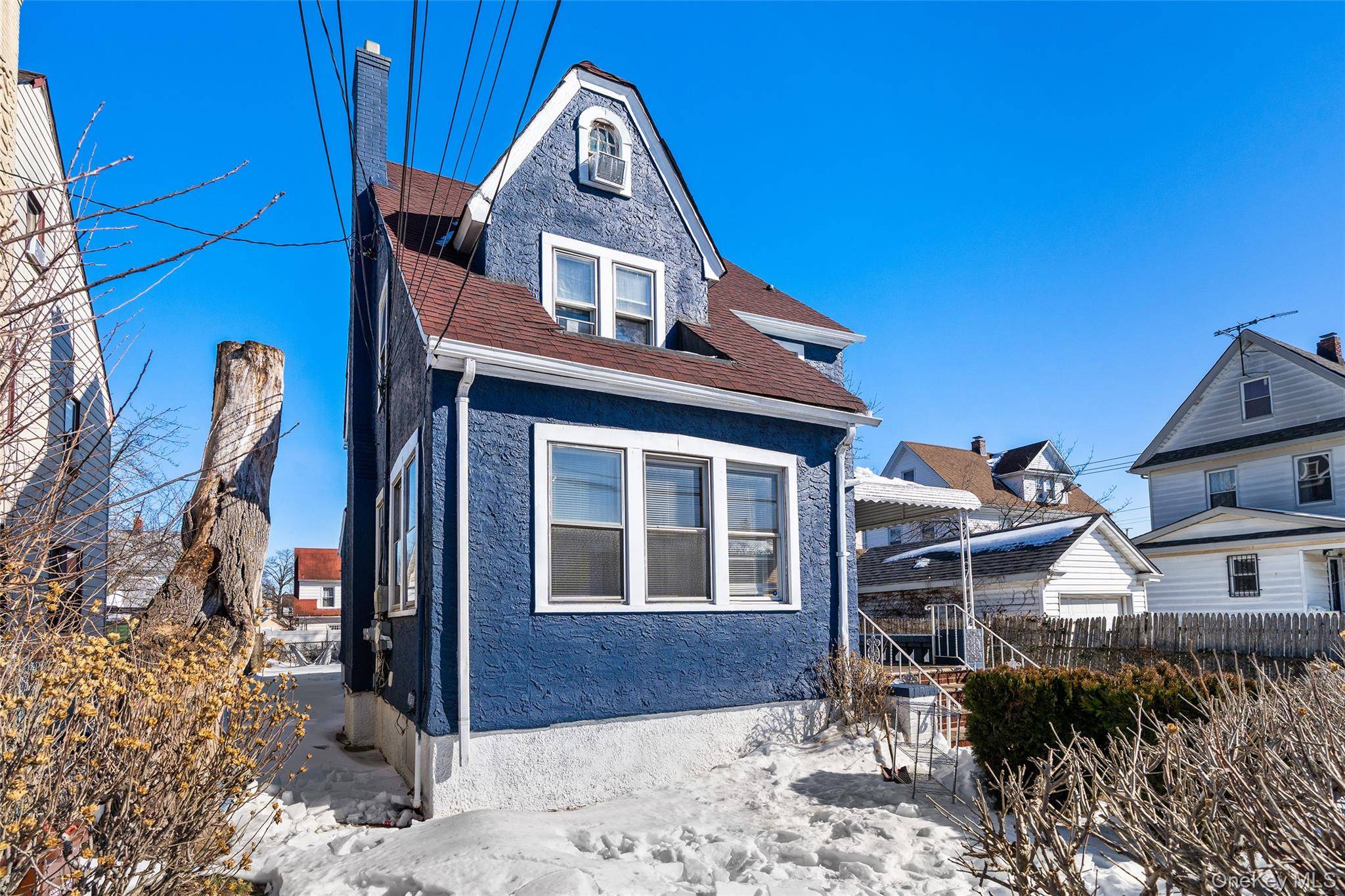 6 Bedroom Home for Sale in Queens Village - New York - USA - 2