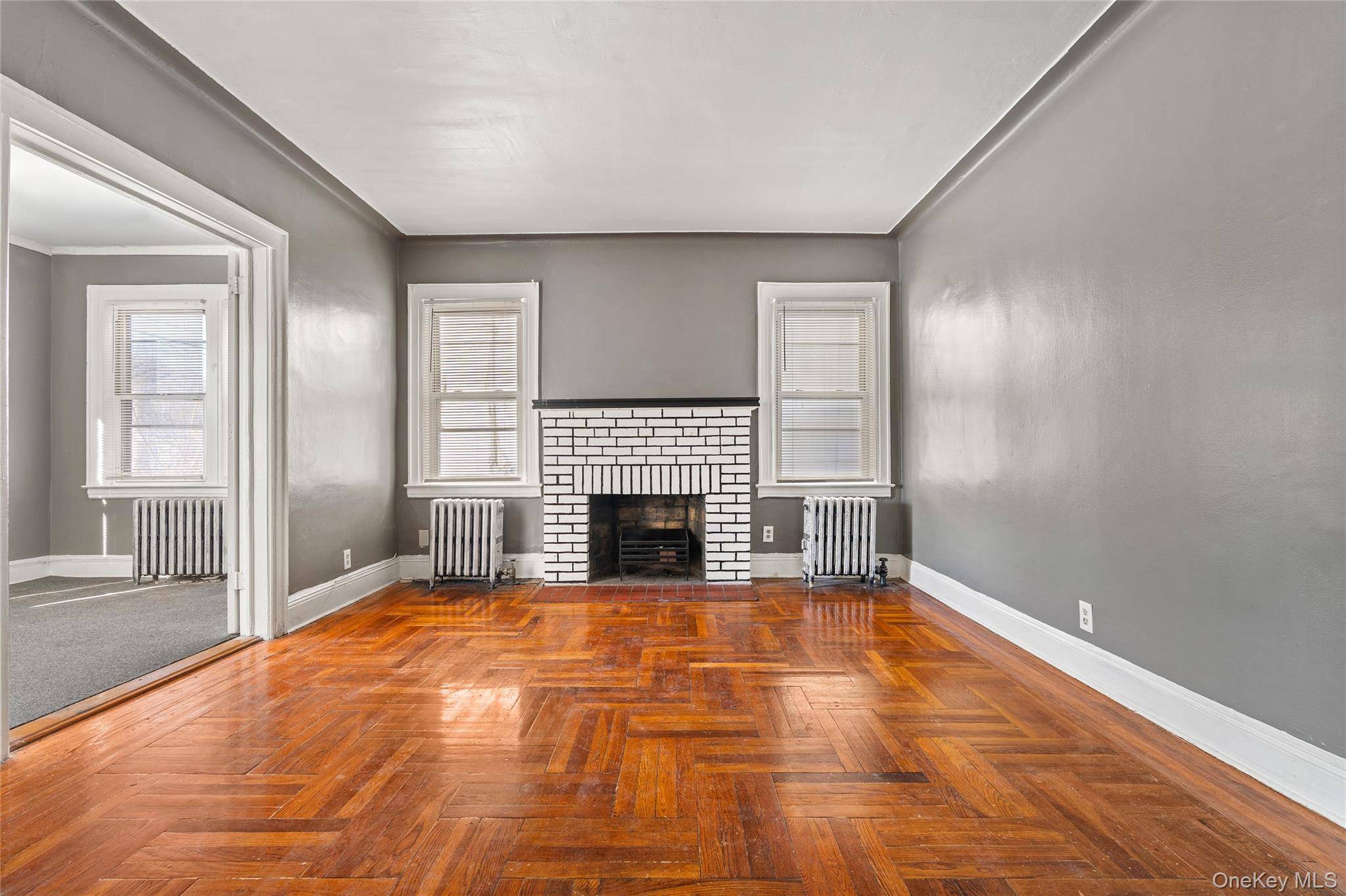 6 Bedroom Home for Sale in Queens Village - New York - USA - 4