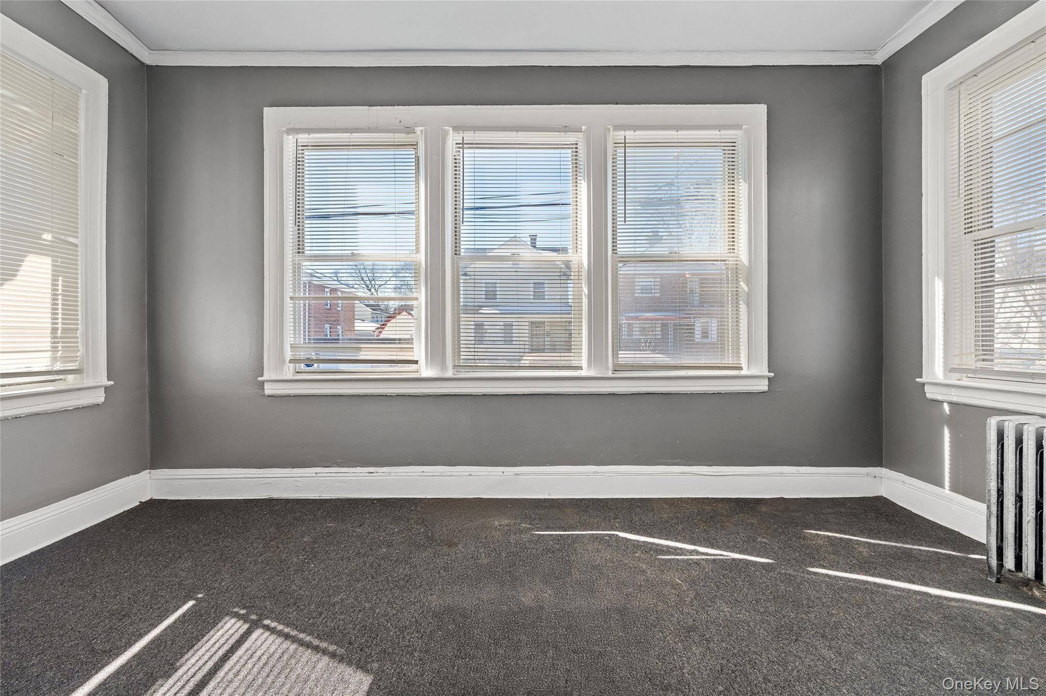 6 Bedroom Home for Sale in Queens Village - New York - USA - 5