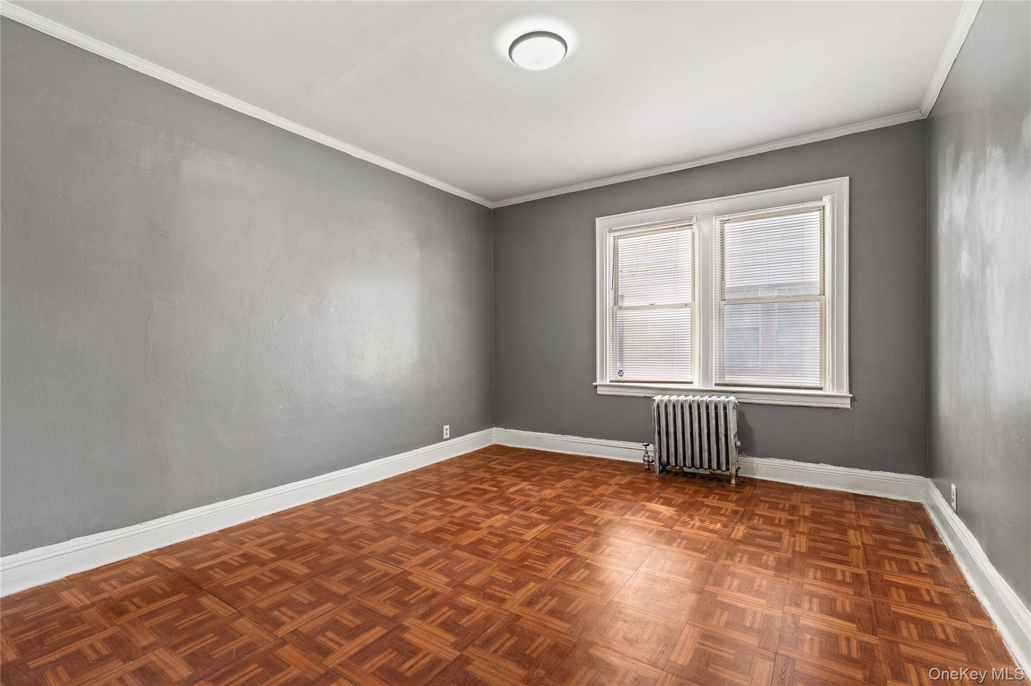 6 Bedroom Home for Sale in Queens Village - New York - USA - 6