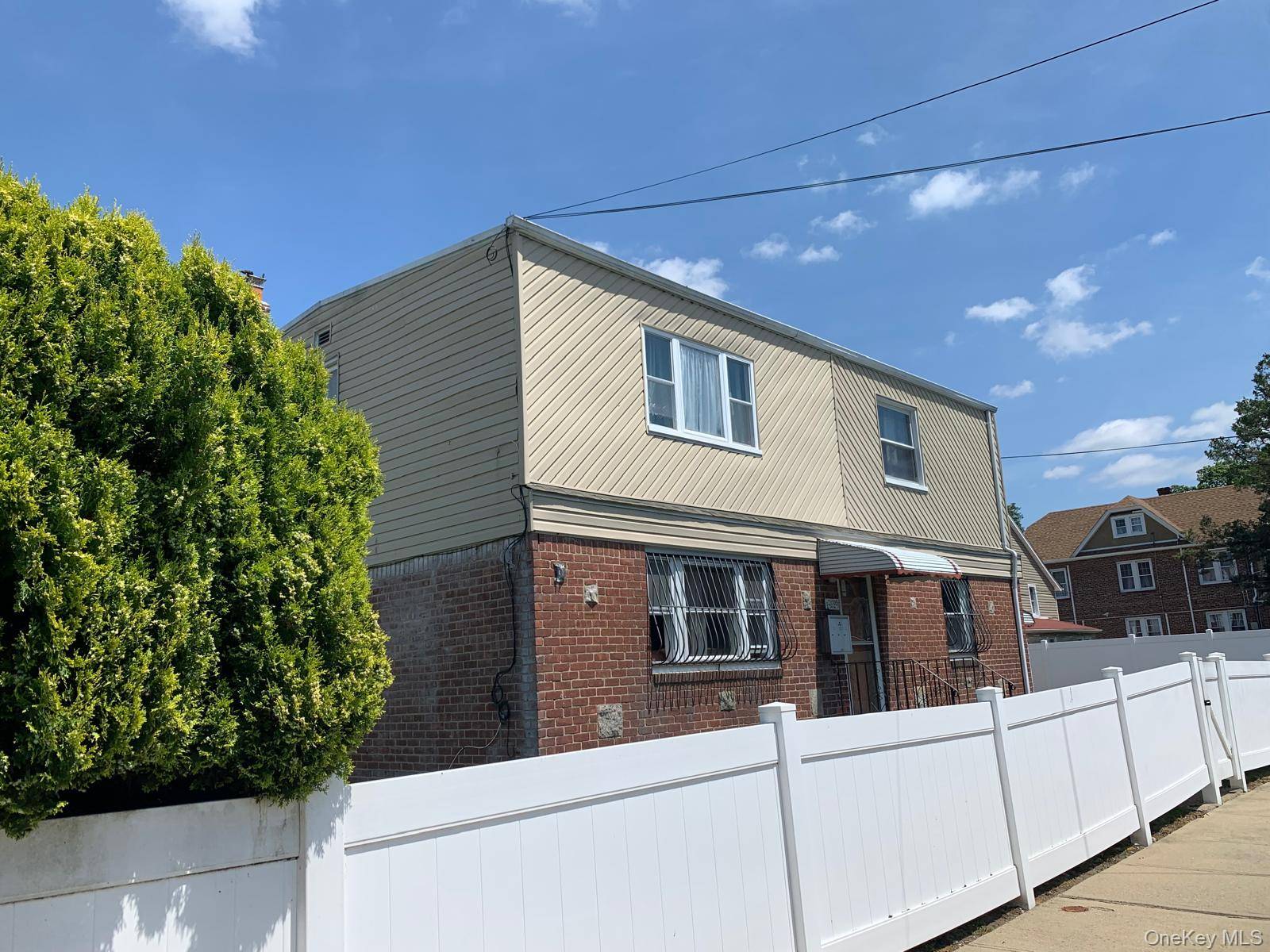 6 Bedroom Home for Sale in Queens Village - New York - USA - 5