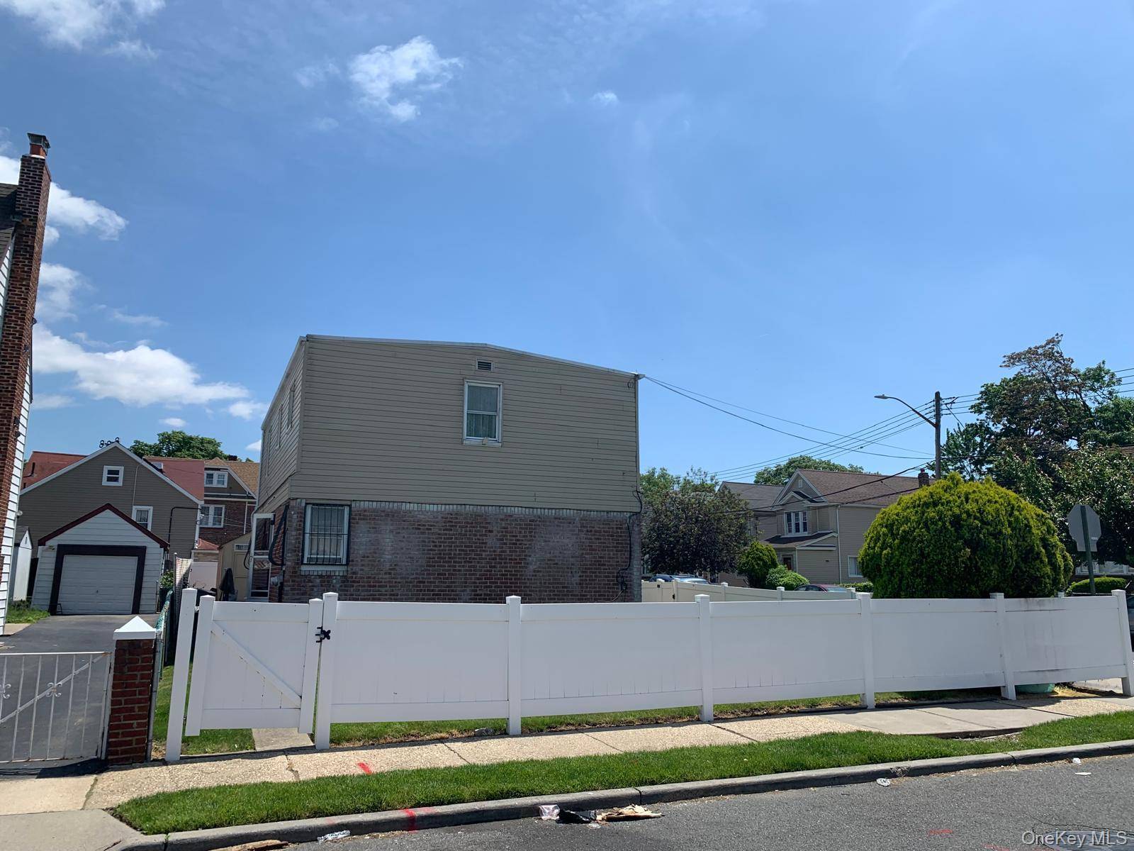 6 Bedroom Home for Sale in Queens Village - New York - USA - 6