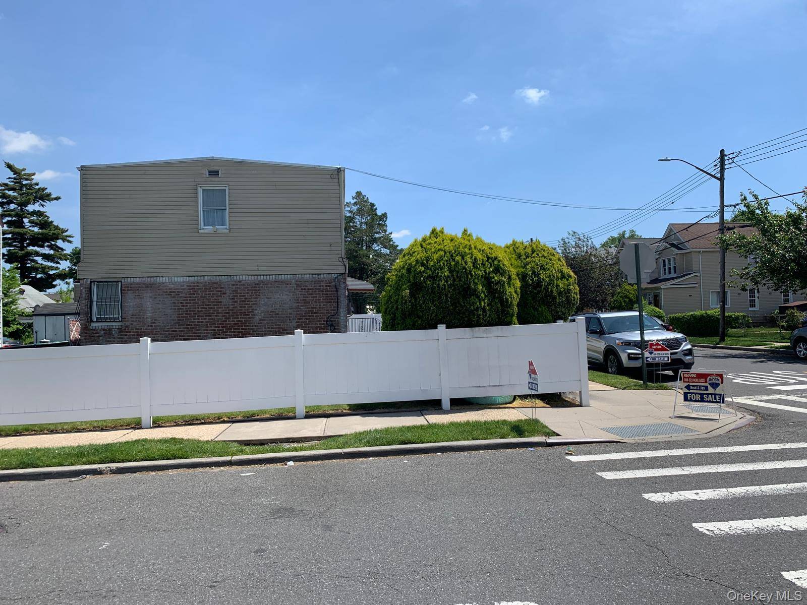6 Bedroom Home for Sale in Queens Village - New York - USA - 8