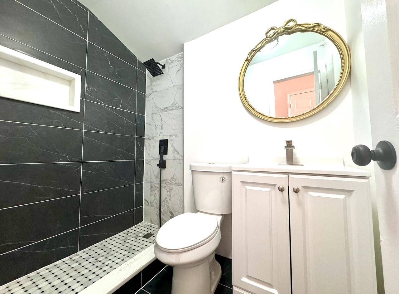 Casa com 6 Quartos à Venda em Queens Village - Nova Iorque - EUA - 3