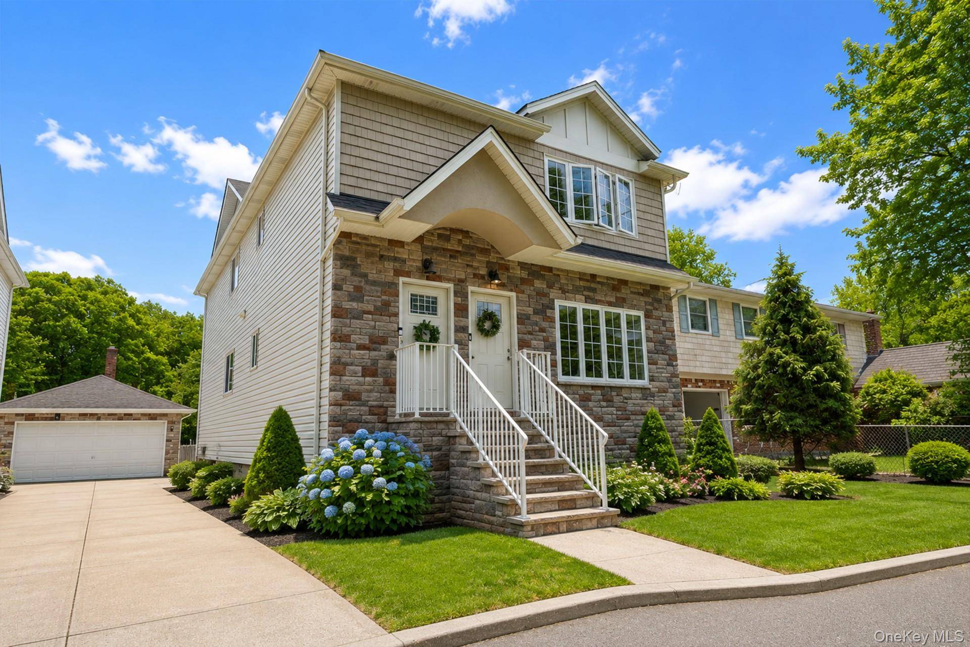 Casa com 6 Quartos à Venda em Staten Island - Nova Iorque - EUA - 2