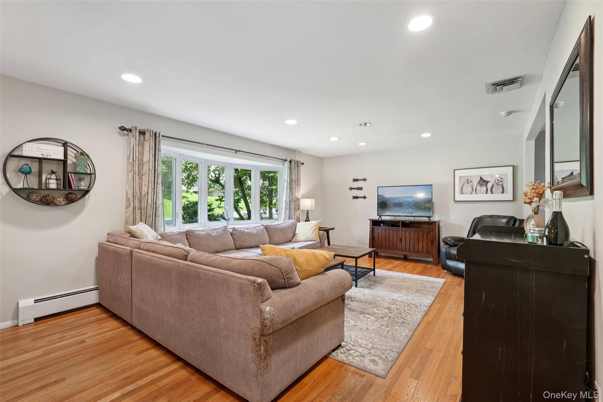 6 Bedroom Home for Sale in Suffern - New York - USA - 4