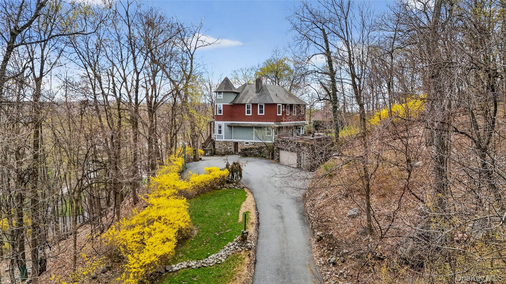 6 Bedroom Home for Sale in Suffern - New York - USA - 2
