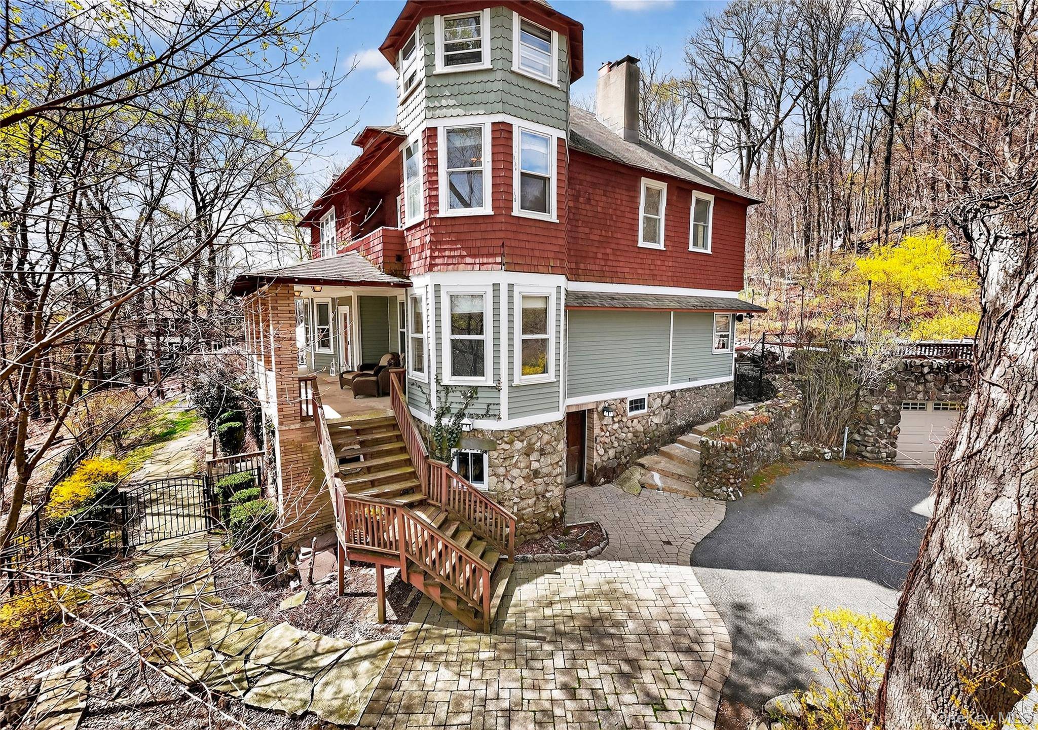 6 Bedroom Home for Sale in Suffern - New York - USA - 5