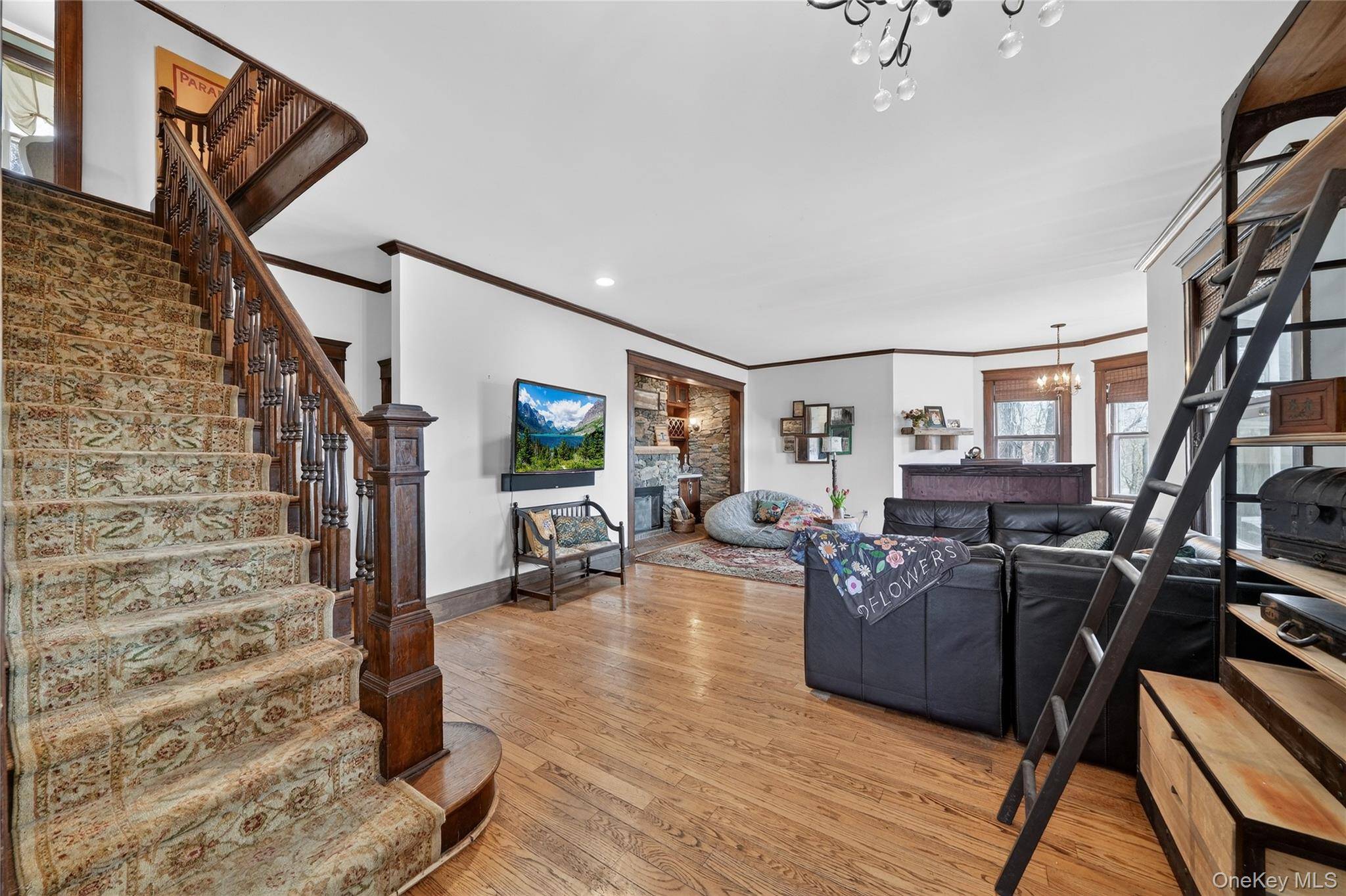 6 Bedroom Home for Sale in Suffern - New York - USA - 8
