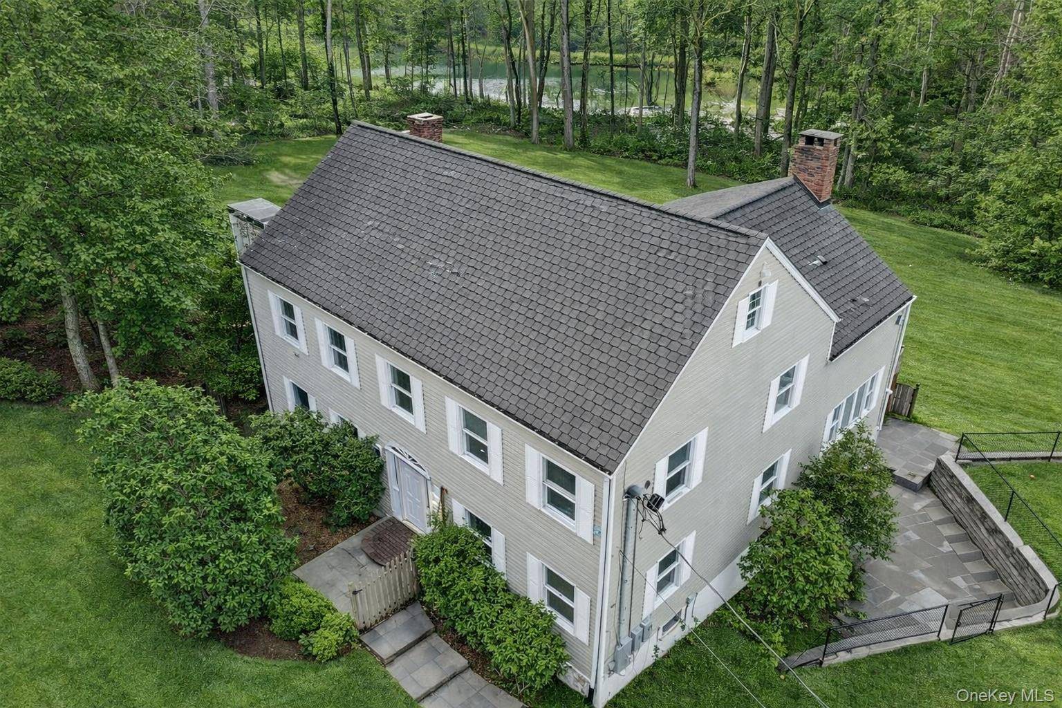 Casa com 6 Quartos à Venda em Suffern - Nova Iorque - EUA - 2