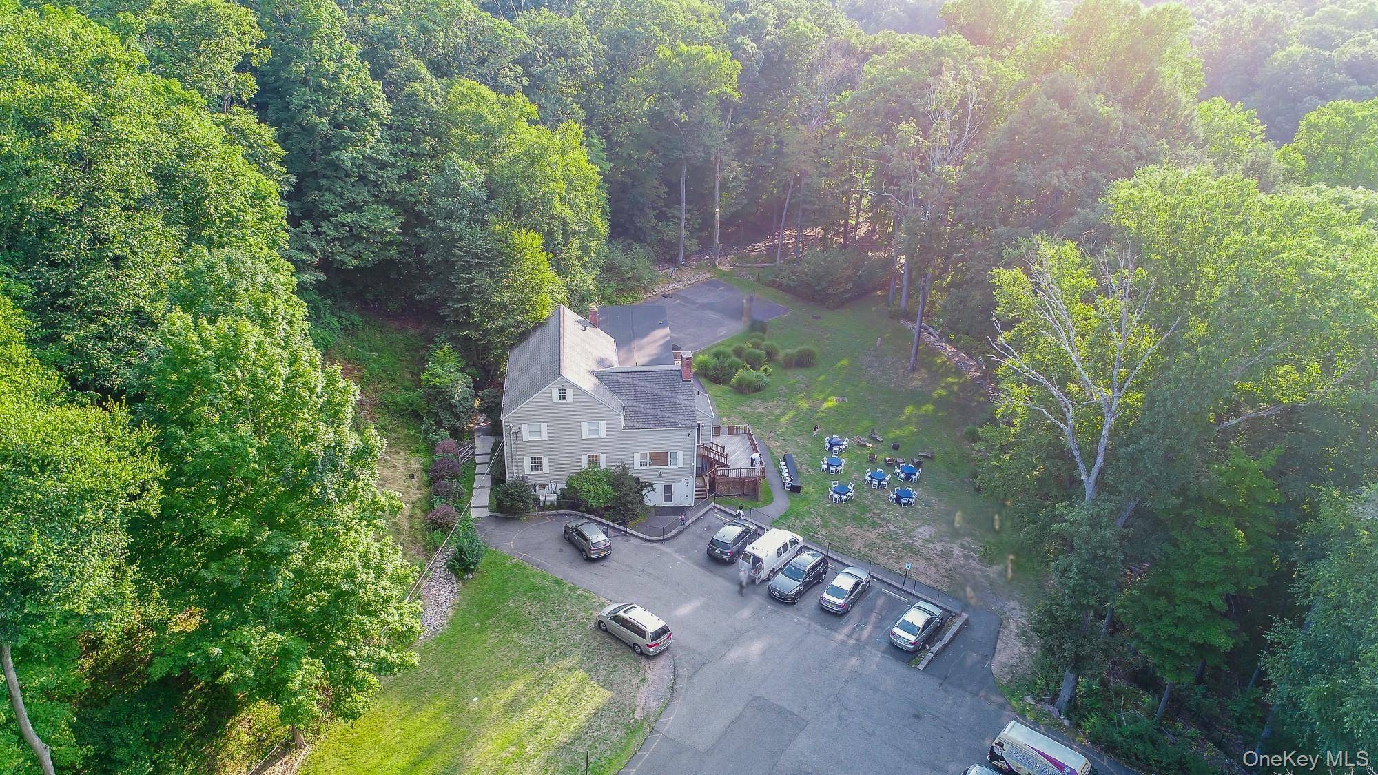 Casa com 6 Quartos à Venda em Suffern - Nova Iorque - EUA - 3