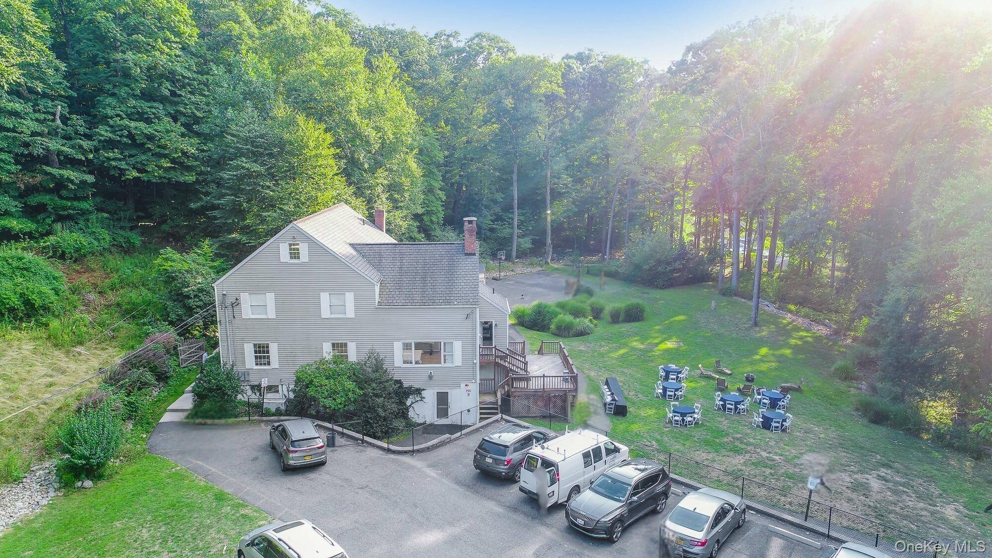 Casa com 6 Quartos à Venda em Suffern - Nova Iorque - EUA - 4