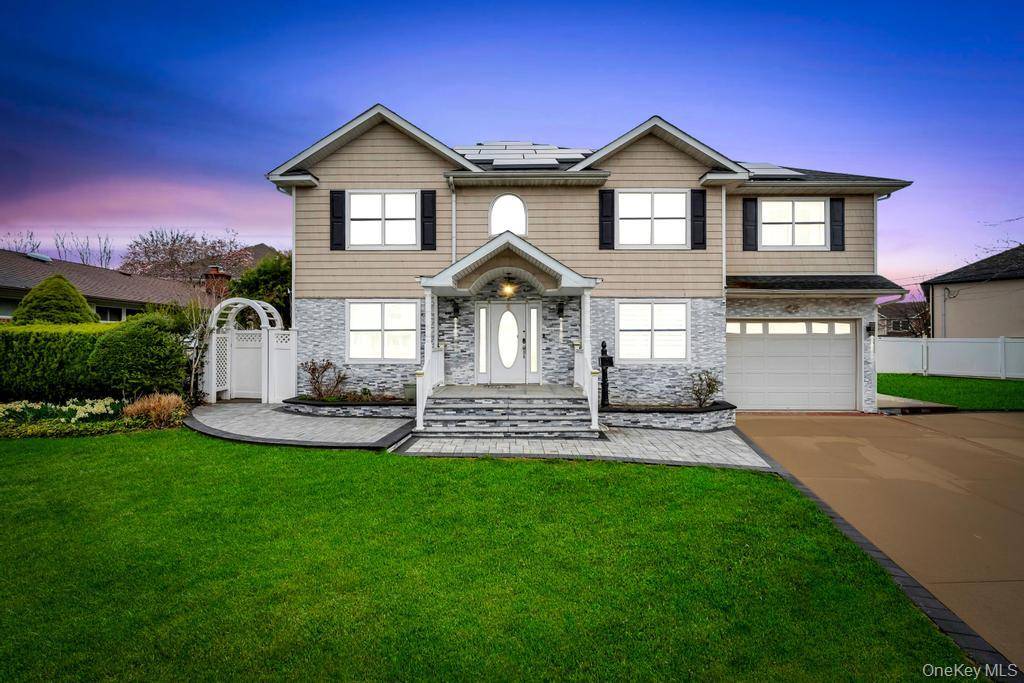 6 Bedroom Home for Sale in Syosset - New York - USA - 1